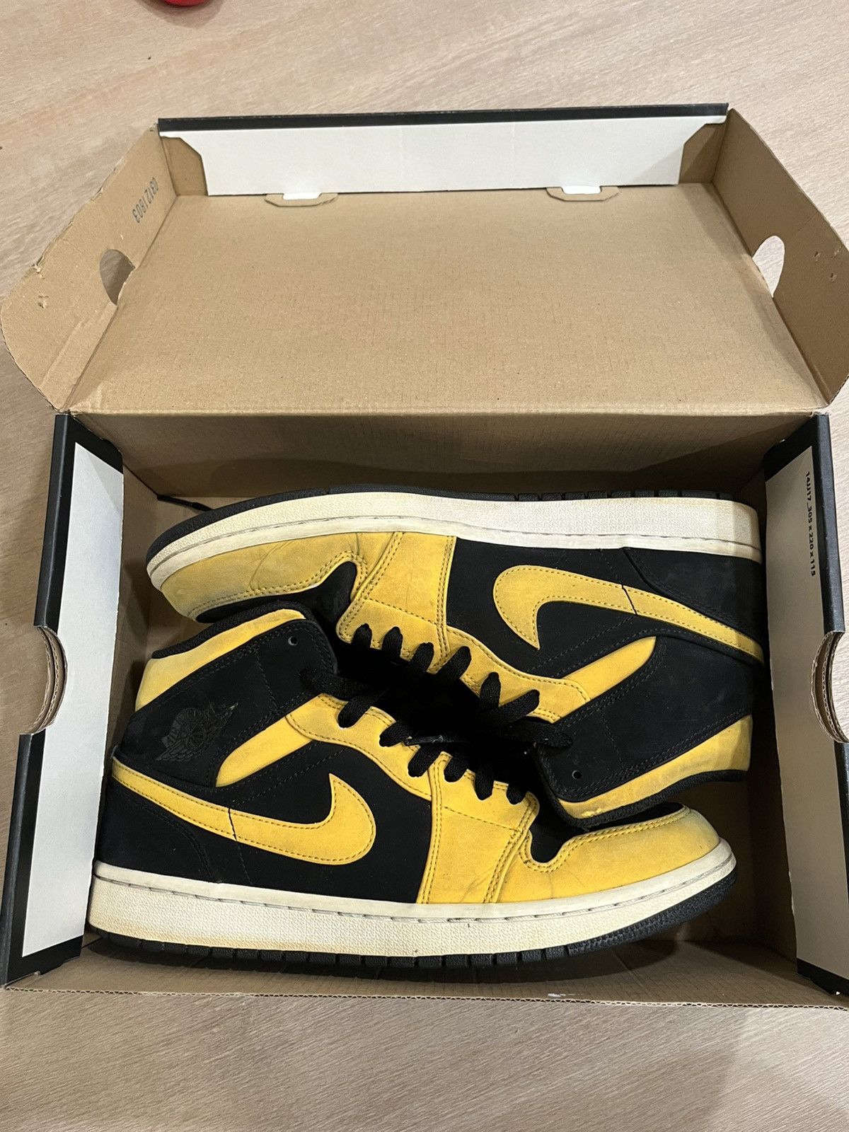 Jordan Brand Jordan 1 mid Sneakers Size US 8.5 / EU 41-42 - 1 Thumbnail
