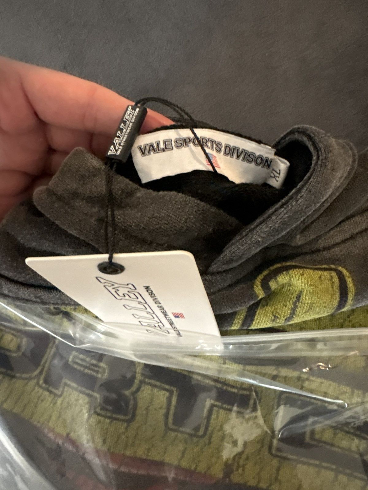 Vale Vale Hellboy pullover hoodie sport dept Size US XL / EU 56 / 4 - 10 Thumbnail