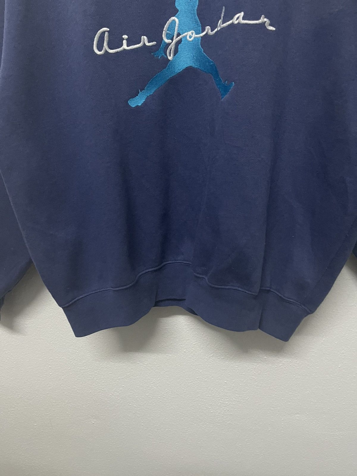 Jordan Brand × Nike × Vintage 90s NIKE AIR JORDAN EMBROIDERED LOGO CREWNECK NICELY FADED Size US L / EU 52-54 / 3 - 7 Thumbnail