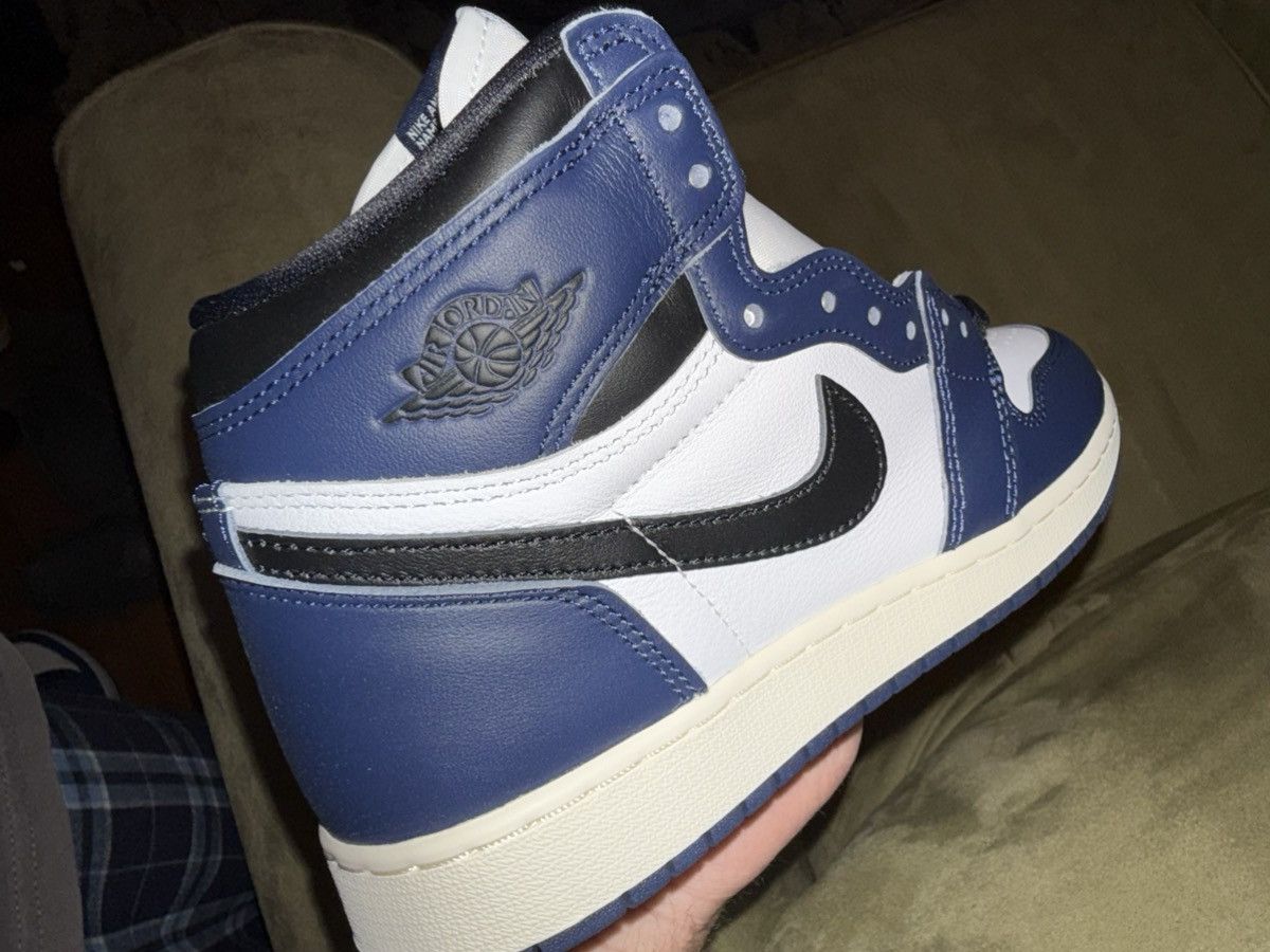 Nike Nike Air Jordan 1 Retro OG hi top NIB 5.5y 7w NEW DS w/ box Size US 5.5 / EU 38 - 11 Thumbnail