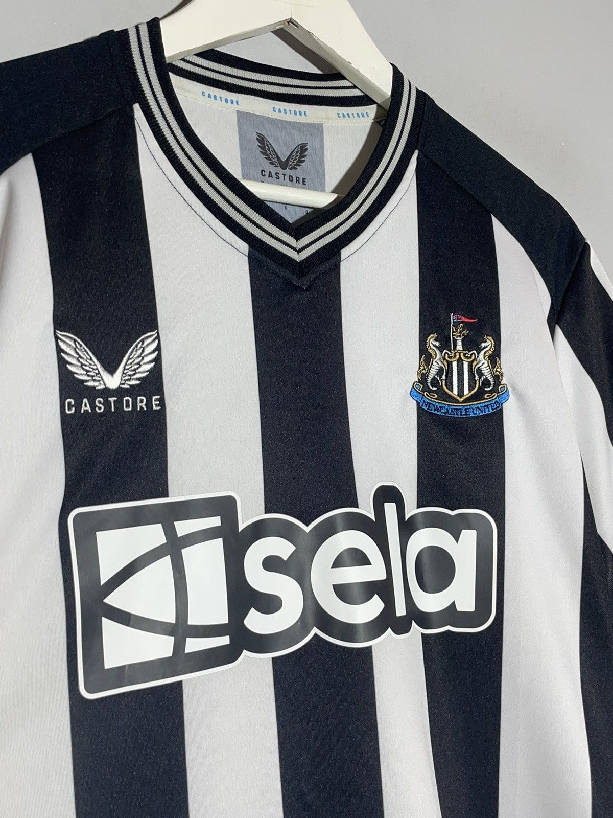 Castore Newcastle United Castore 2023/24 Home Football Shirt Size US L / EU 52-54 / 3 - 4 Thumbnail