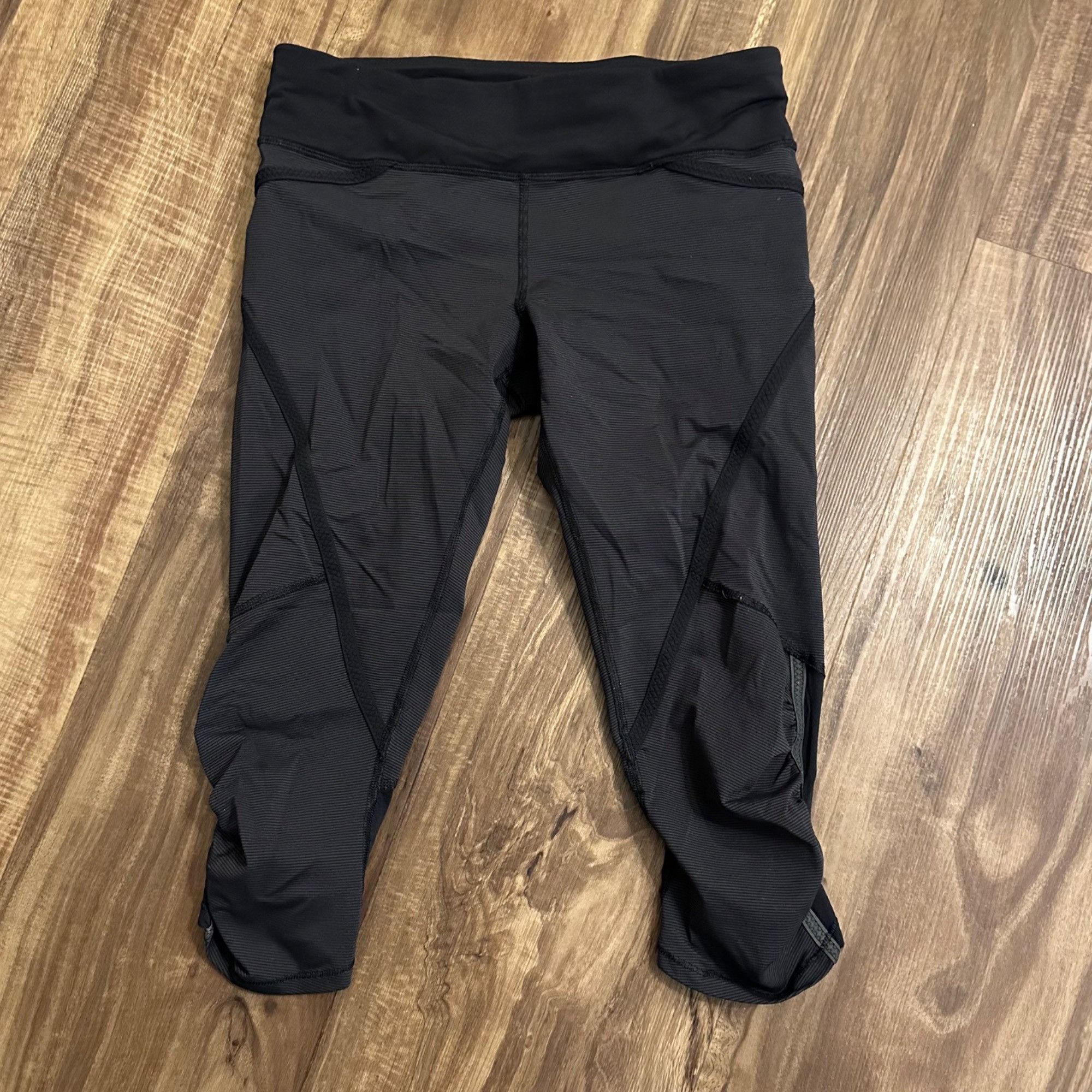 Lululemon Lululemon Run Pace Crop black/gray striped ruched sides acti Size 28" / US 6 / IT 42 - 4 Thumbnail