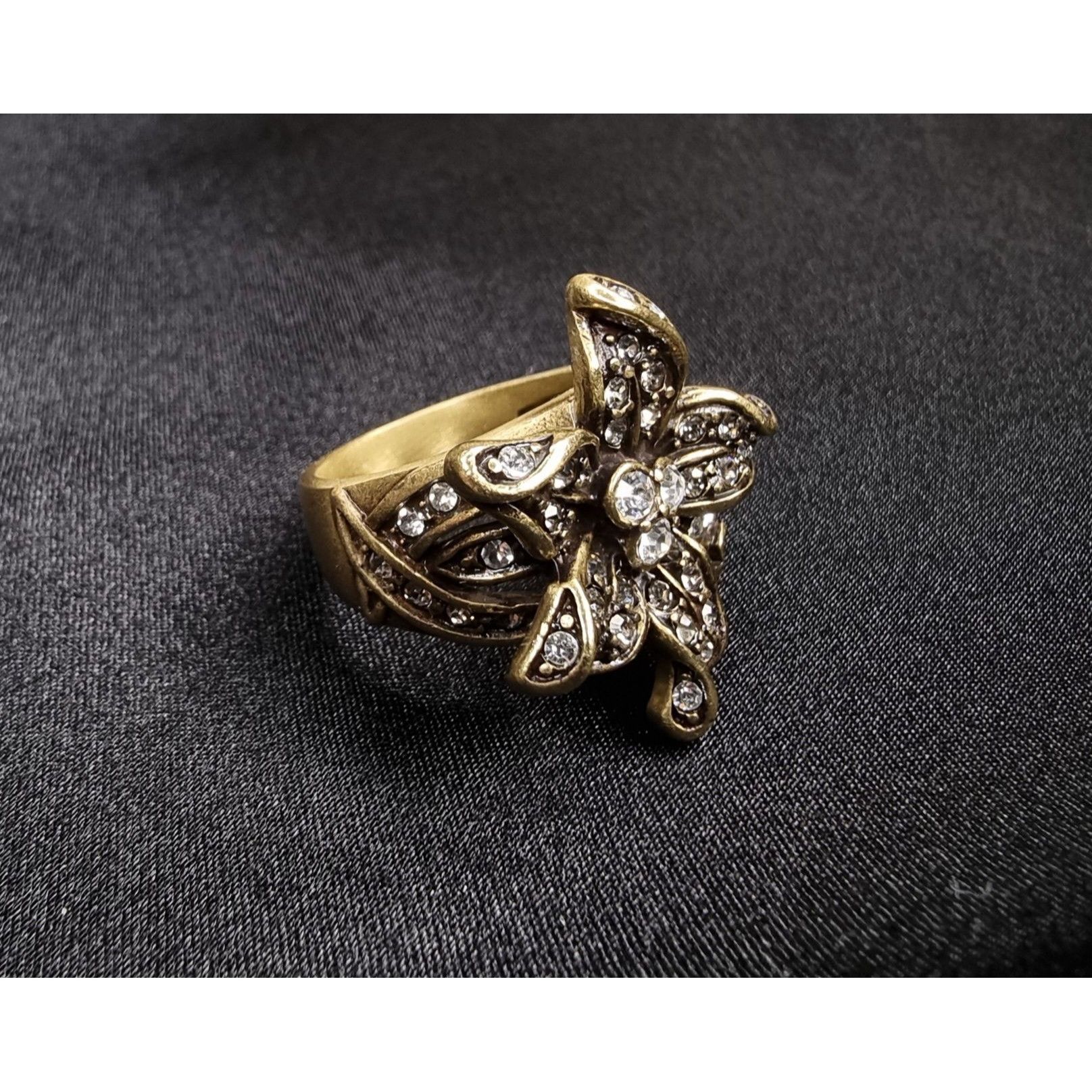 Vintage Heidi Daus Gold-Tone Flower Ring With Clear Crystal Accents Size ONE SIZE - 3 Thumbnail