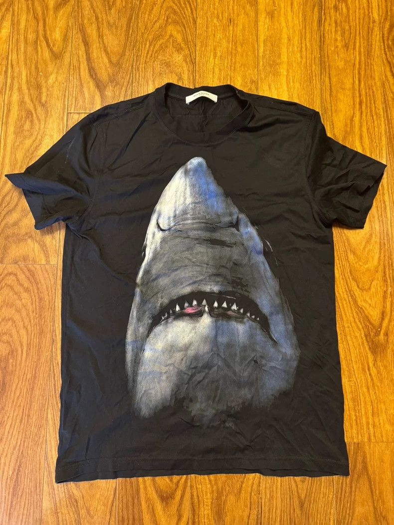Givenchy Shark Print T Shirt Givenchy Shark Print Short Sleeve T-shirt