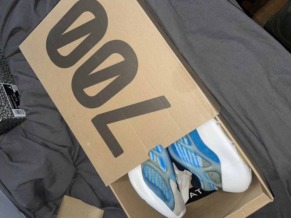 Adidas × Yeezy Yeezy 700 V3 Arzareth Size US 9 / EU 42 - 9 Thumbnail