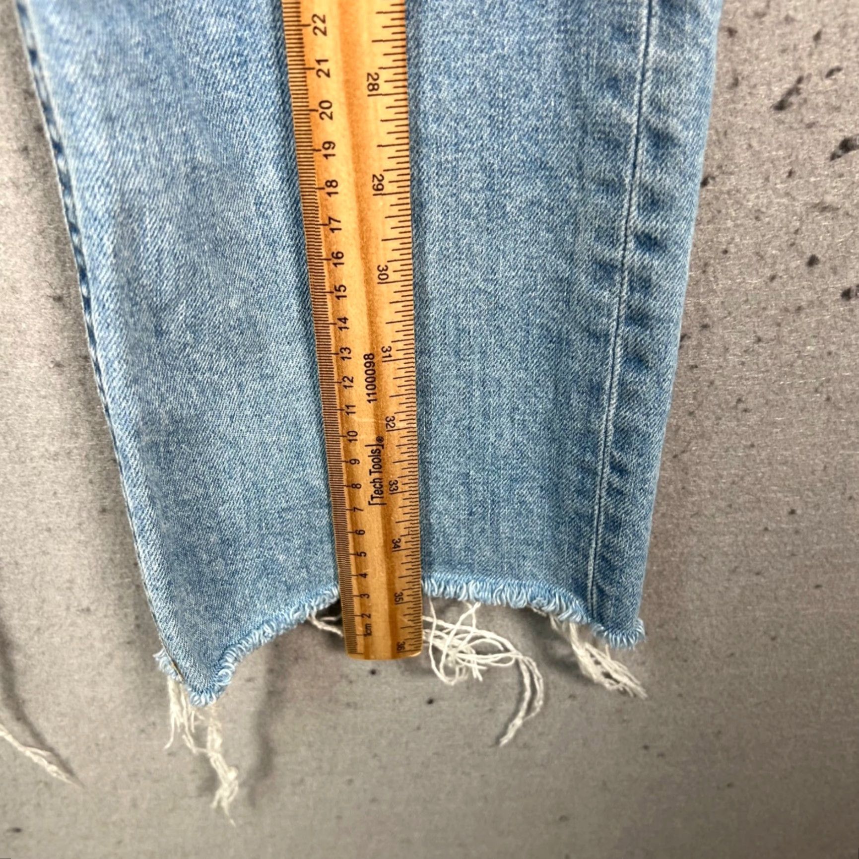 Everlane Everlane Jeans Womens 30 High-Rise Light Wash Straight Leg With Raw Hem 5-Pocket Denim Cotton Blue Mens? Size 30" / US 8 / IT 44 - 6 Thumbnail