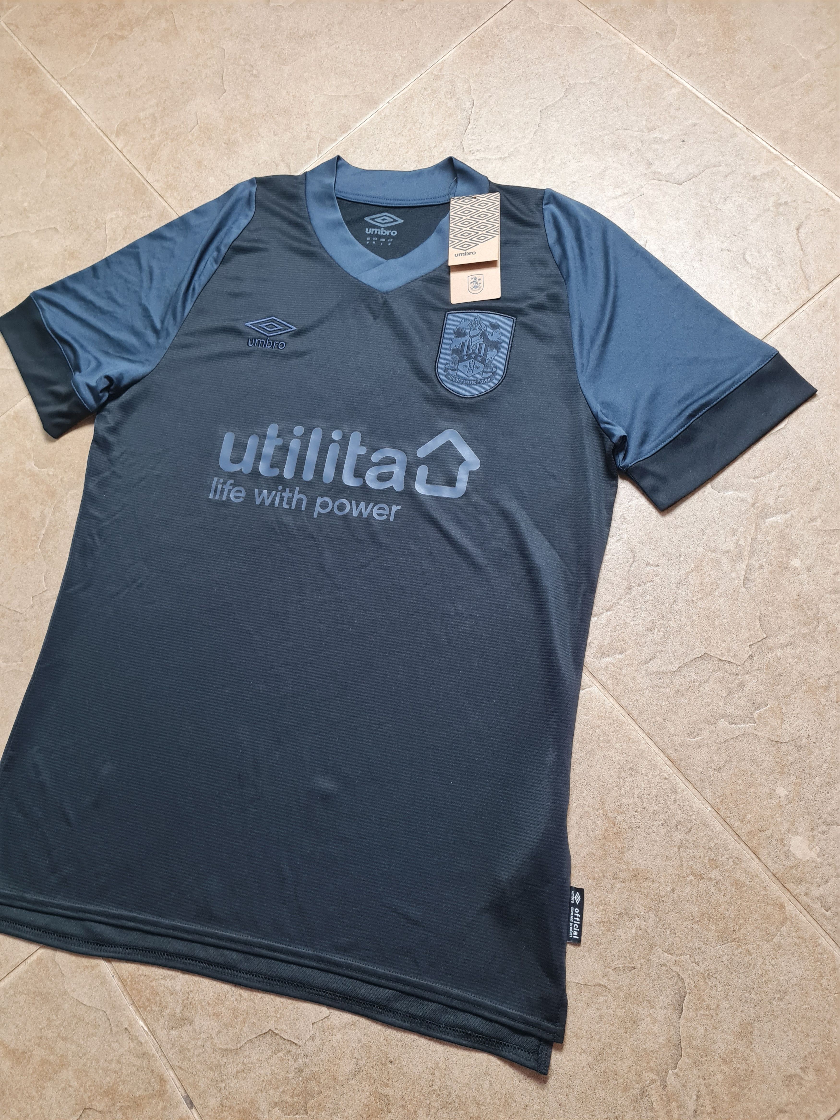 Umbro Umbro Huddersfield Town 2022/23 Soccer shirt Black Size M Size US M / EU 48-50 / 2 - 3 Thumbnail