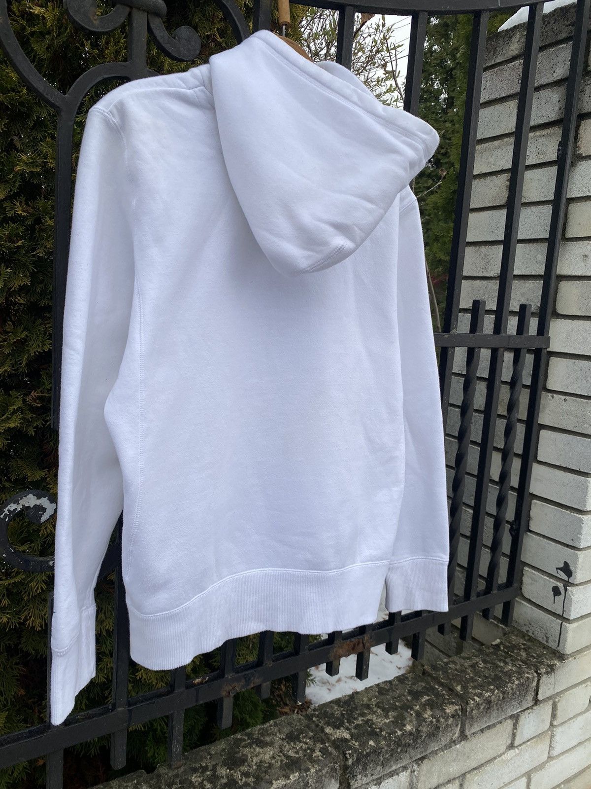 Nike × Vintage Vintage Nike Center Logo Swoosh Hoodie ATHDPT White M Y2K Size US M / EU 48-50 / 2 - 10 Thumbnail