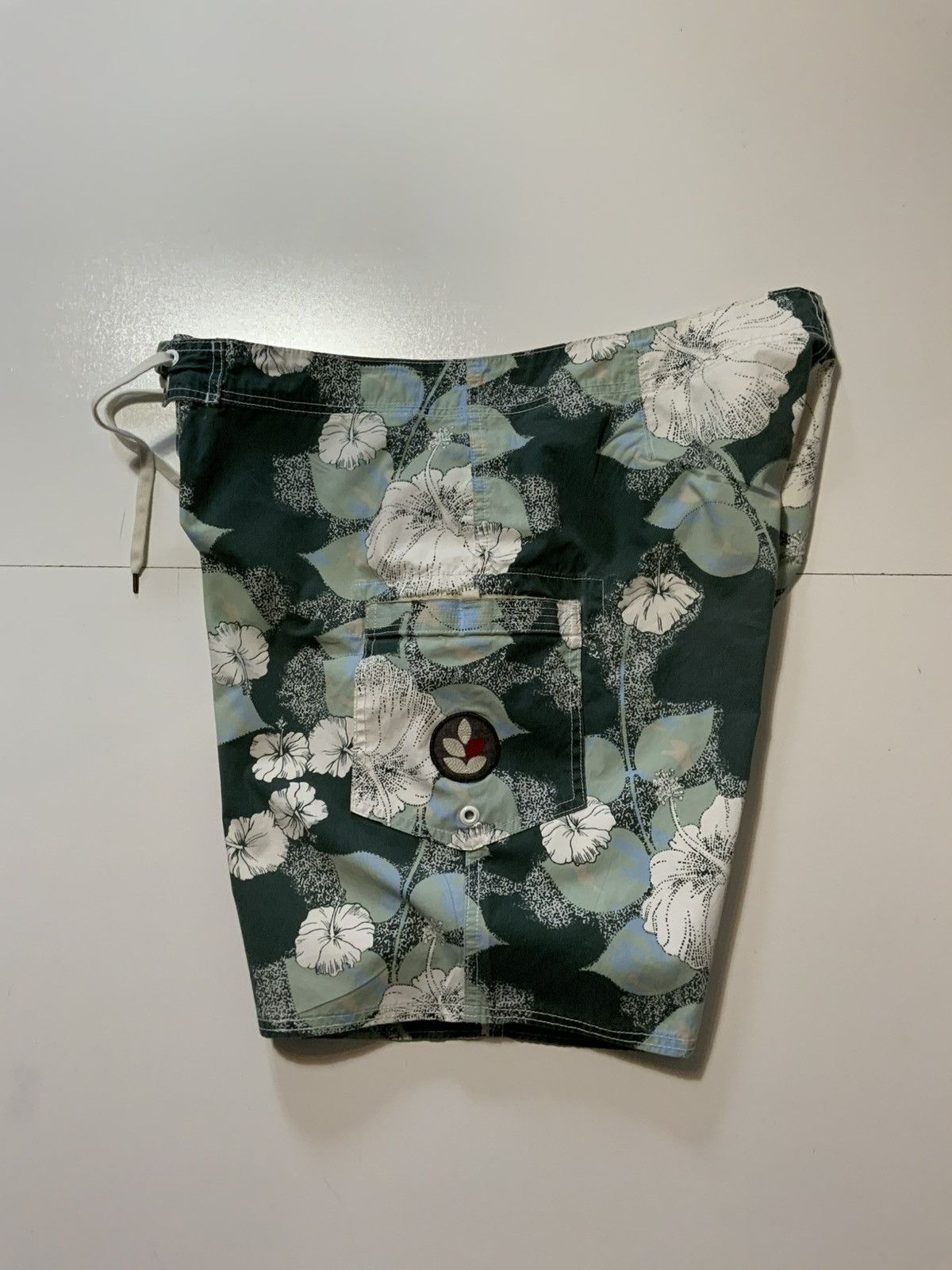 Ever Ever Handcrafted USA Hawaiian Hibiscus Flower Board Shorts Size US 38 / EU 54 - 2 Thumbnail
