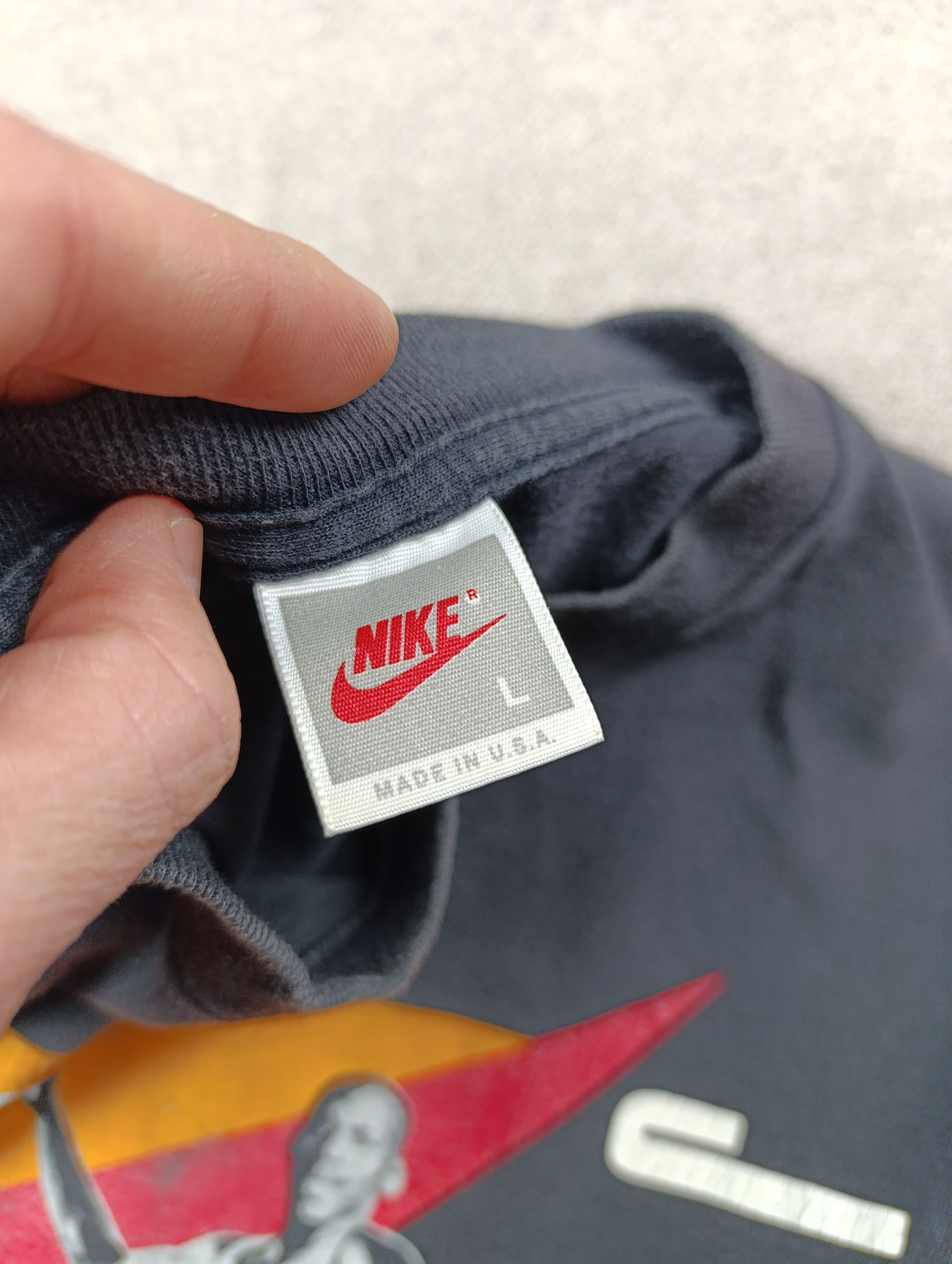 Jordan Brand VINTAGE 1990s MICHAEL JORDAN NIKE AIR BASKETBALL SHIRT USA Size US L / EU 52-54 / 3 - 4 Thumbnail