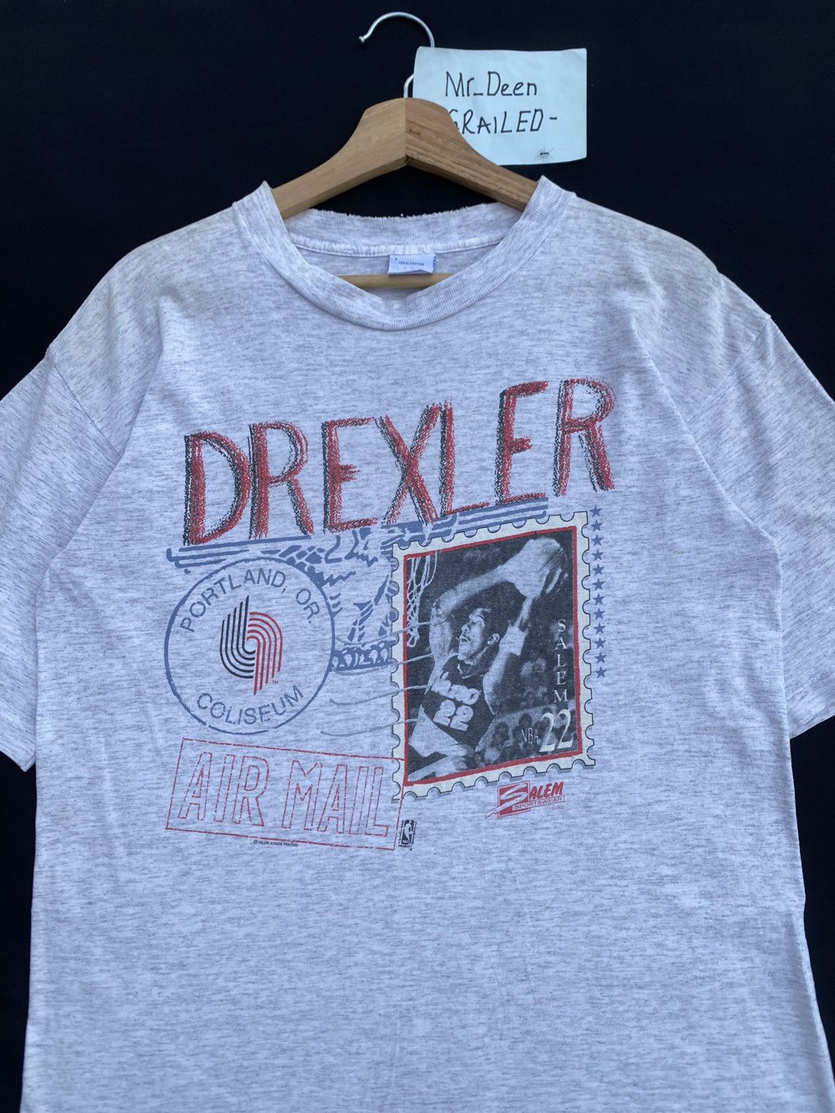 NBA Rare Vintage 90s Clyde Drexler NBA Tshirt Size US L / EU 52-54 / 3 - 1 Thumbnail