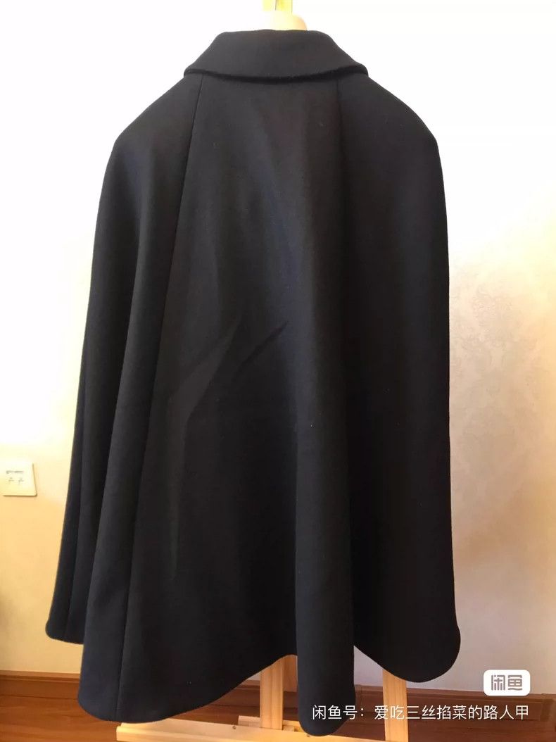 Versace Versace Women's cloak coat Size S / US 4 / IT 40 - 7 Thumbnail