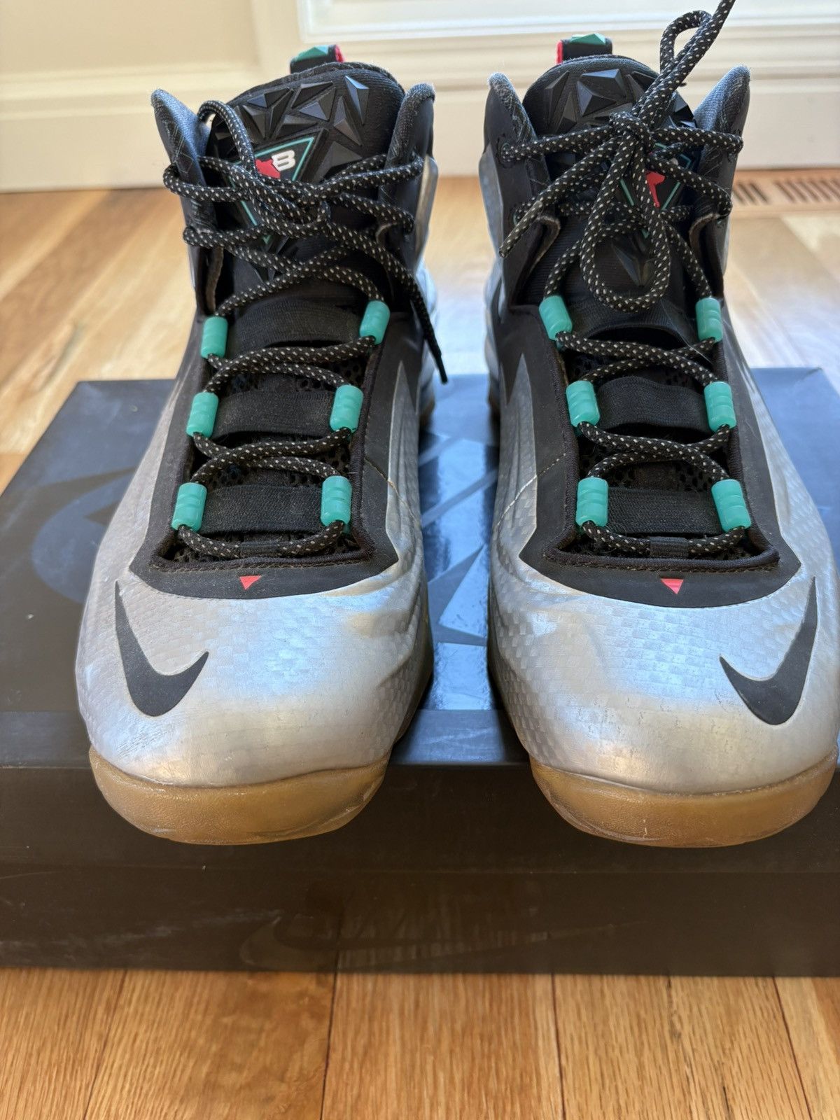 Nike Size 9.5 - Nike Chuck Posite Metallic Silver Charles Barkley Size US 9.5 / EU 42-43 - 7 Thumbnail
