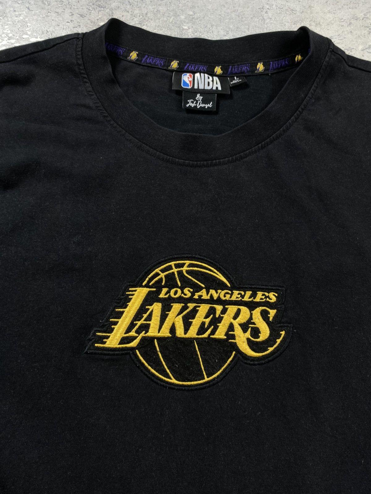 NBA Mens Black Los Angeles Lakers T-Shirt With Big Centre Logo Size US L / EU 52-54 / 3 - 3 Thumbnail
