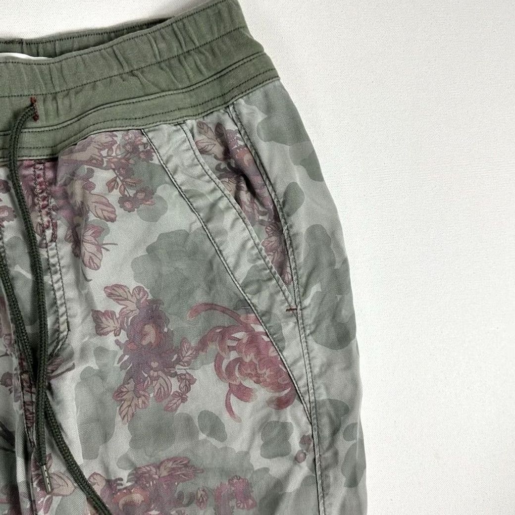 Anthropologie Anthropologie Sweatpants Jogger Camouflage Floral Womens S Green Tapered Pull On Pants Activewear Women Size 28" / US 6 / IT 42 - 5 Thumbnail