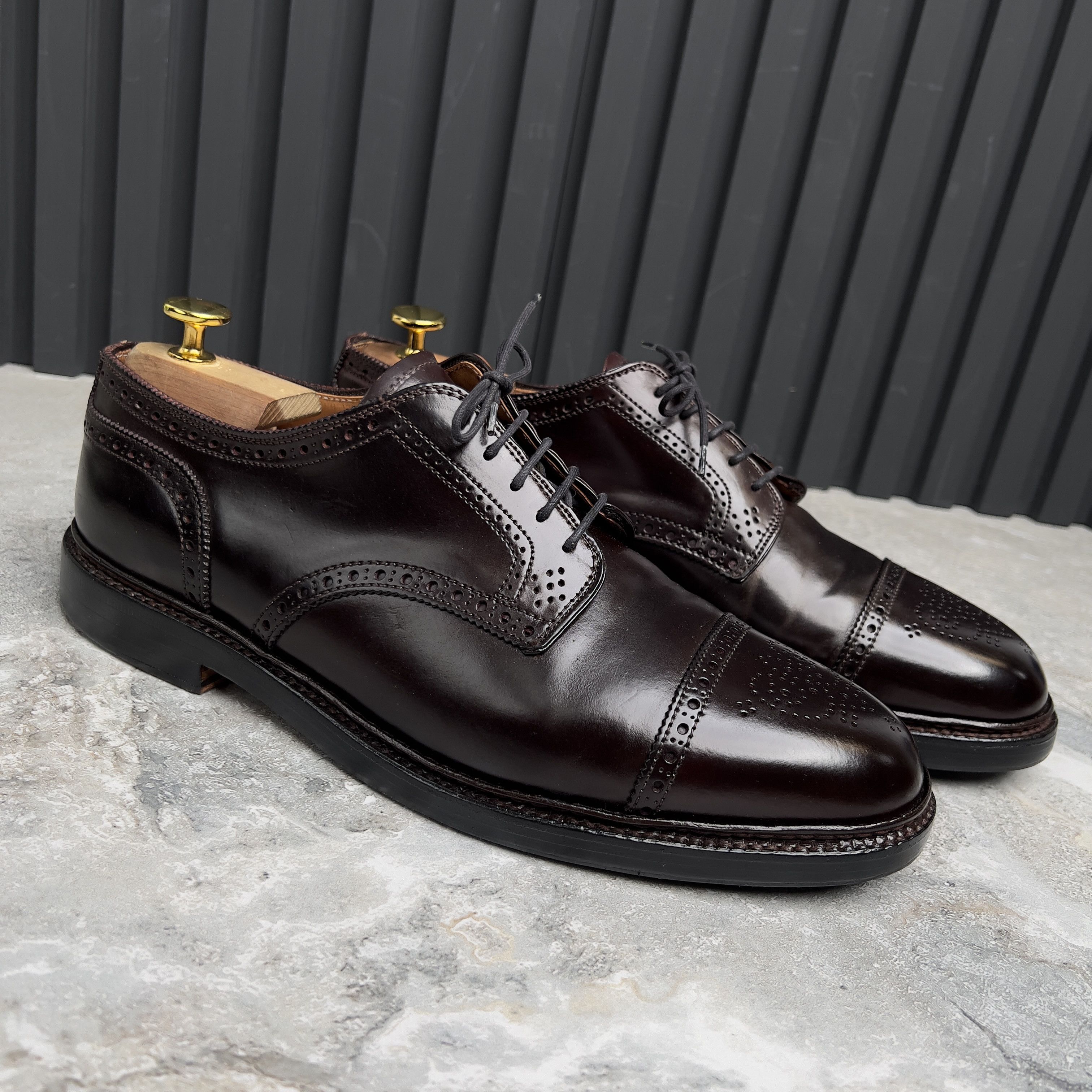 Alden Alden Medallion Cap Toe Full Brogues Derby Shell Cordovan Size US 9.5 / EU 42-43 - 3 Thumbnail