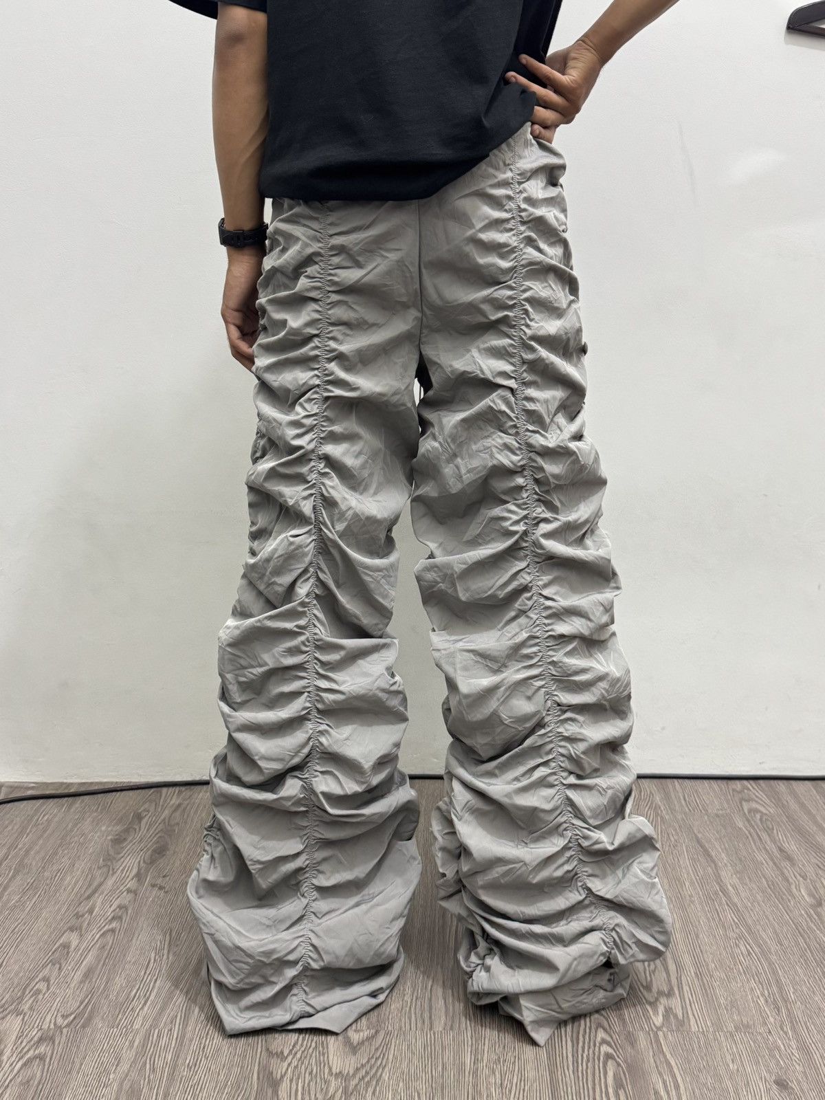 20471120 💥SALE💥SHEIN ICON Drawstring Waist Ruched Wide Leg Parachute Size US 31 - 1 Thumbnail