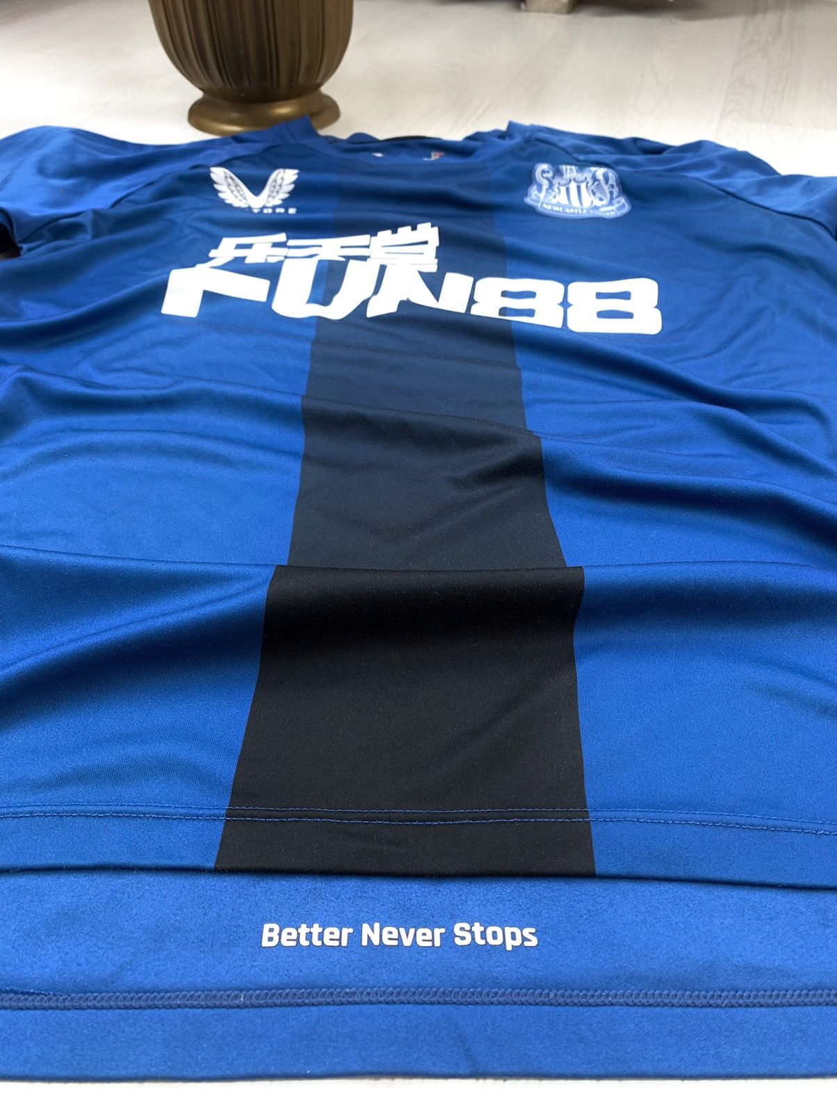 Castore Castore Newcastle United FC 2021-2022 Training Jersey Size M Size US M / EU 48-50 / 2 - 9 Thumbnail