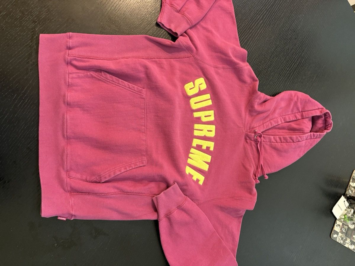 トップス Supreme Patent/Chenille Arc Logo Hooded Supreme - Patent/Chenille Arc Logo Hooded Sweatshirt - UG.SHAFT