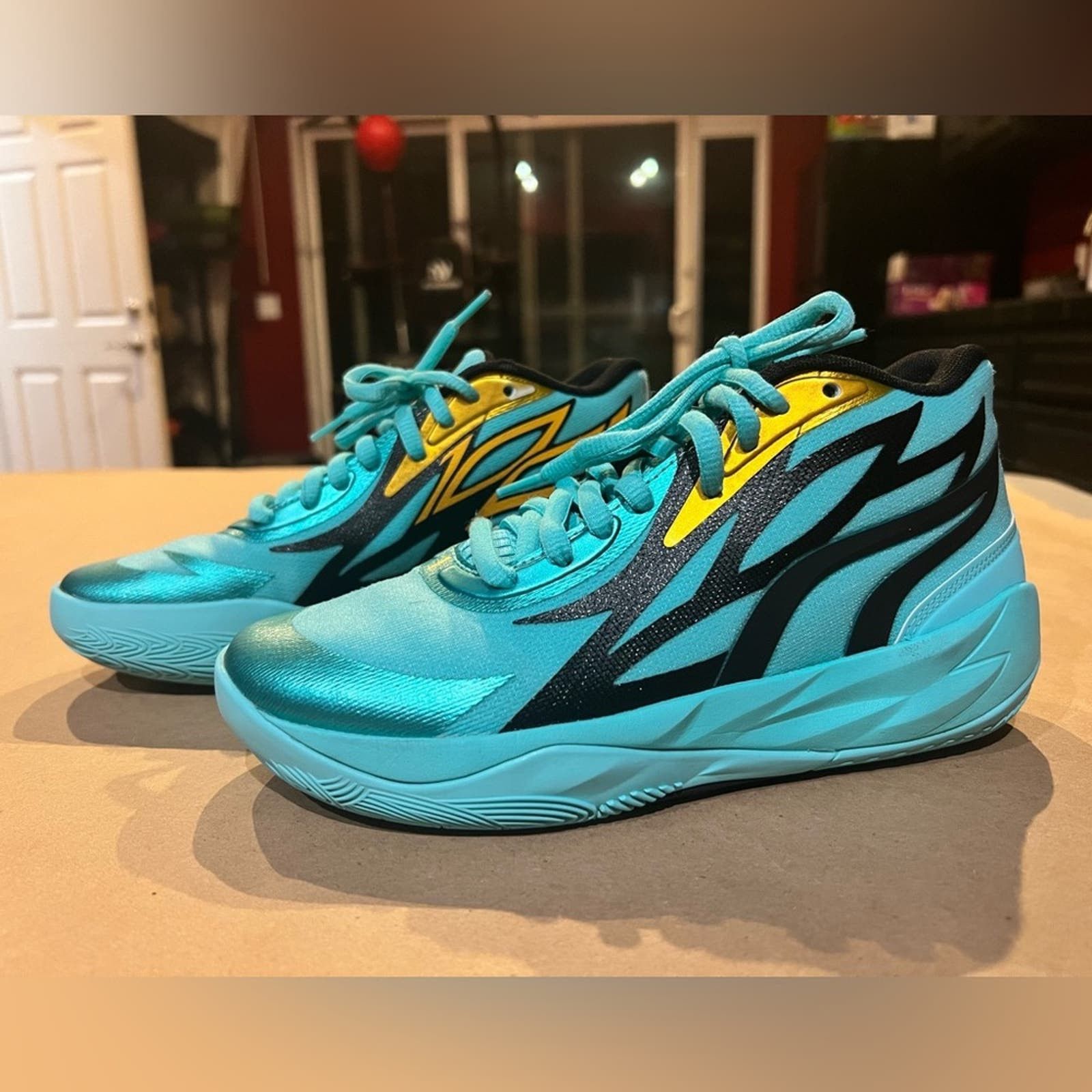 image of Puma Mb.02 Jr Mid Honeycomb (Kids) Size 5 Elektro Aqua Teal Shoes in Blue