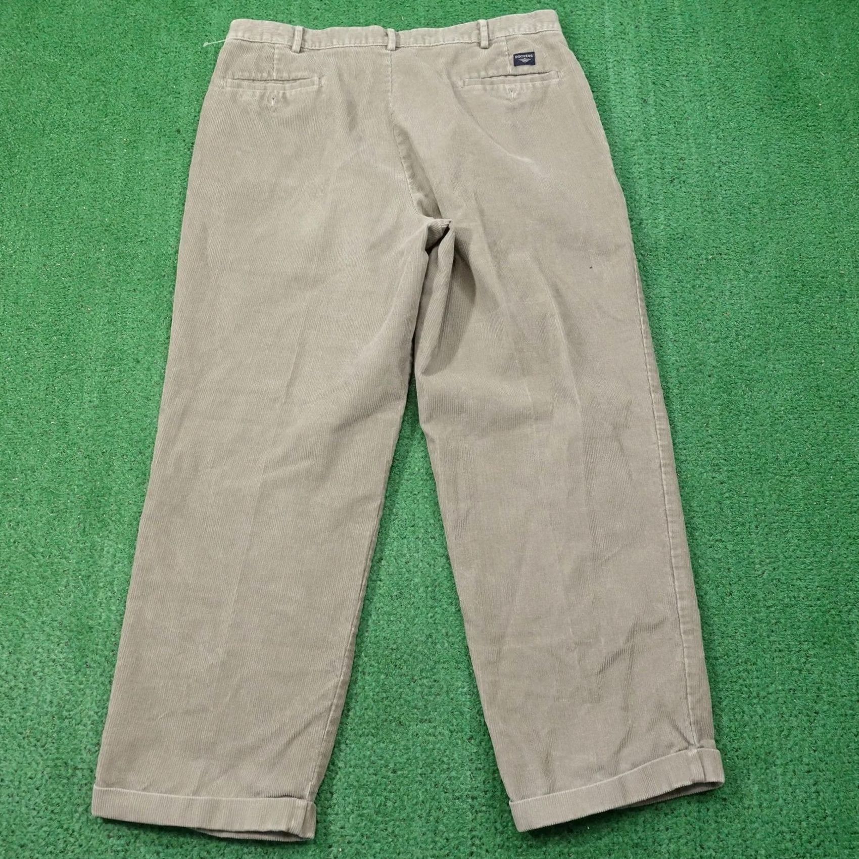Dockers Vintage Dockers Pants Mens 36x29 Beige Khaki Corduroy Pleated Straight Cuffed Size US 36 / EU 52 - 4 Thumbnail