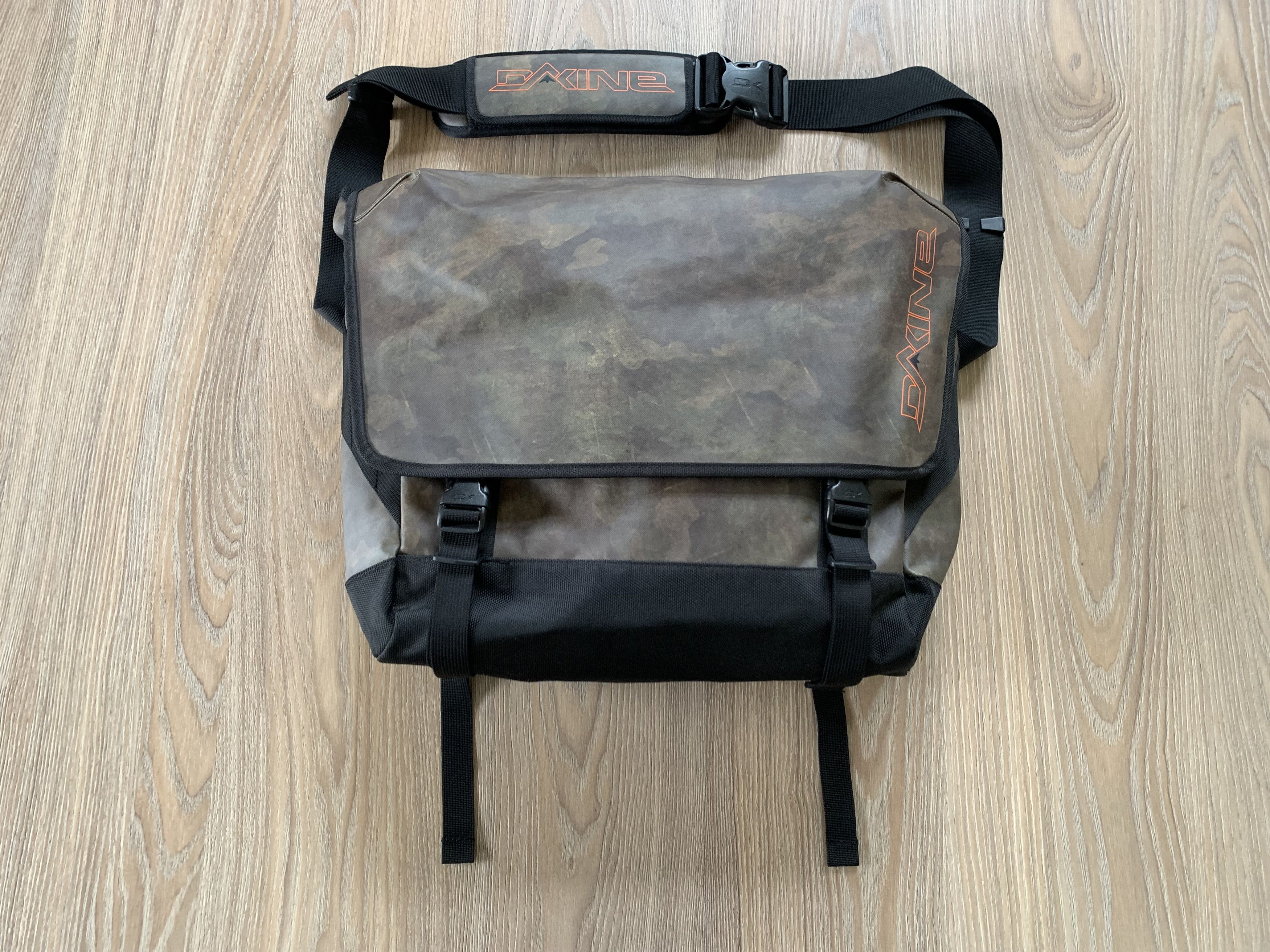 Dakine Dakine Granville Messenger Bag Camo Laptop Shoulder Bag Size ONE SIZE - 2 Thumbnail