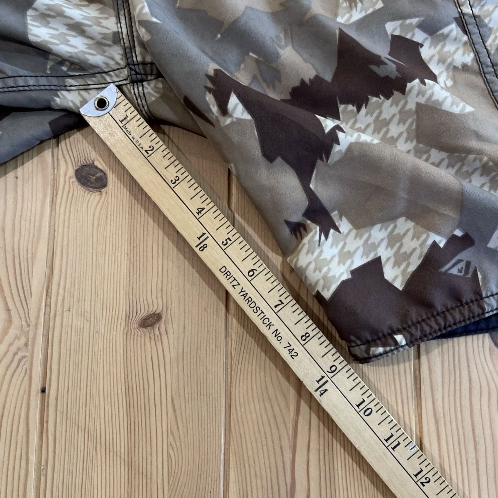 Quiksilver VINTAGE Quiksilver Board Shorts Mens 38 Brown Geometric Houndstooth Surf Swim Trunks Baggy Style Pockets Drawstring 90s Y2K Beach Retro Size US 38 / EU 54 - 5 Thumbnail