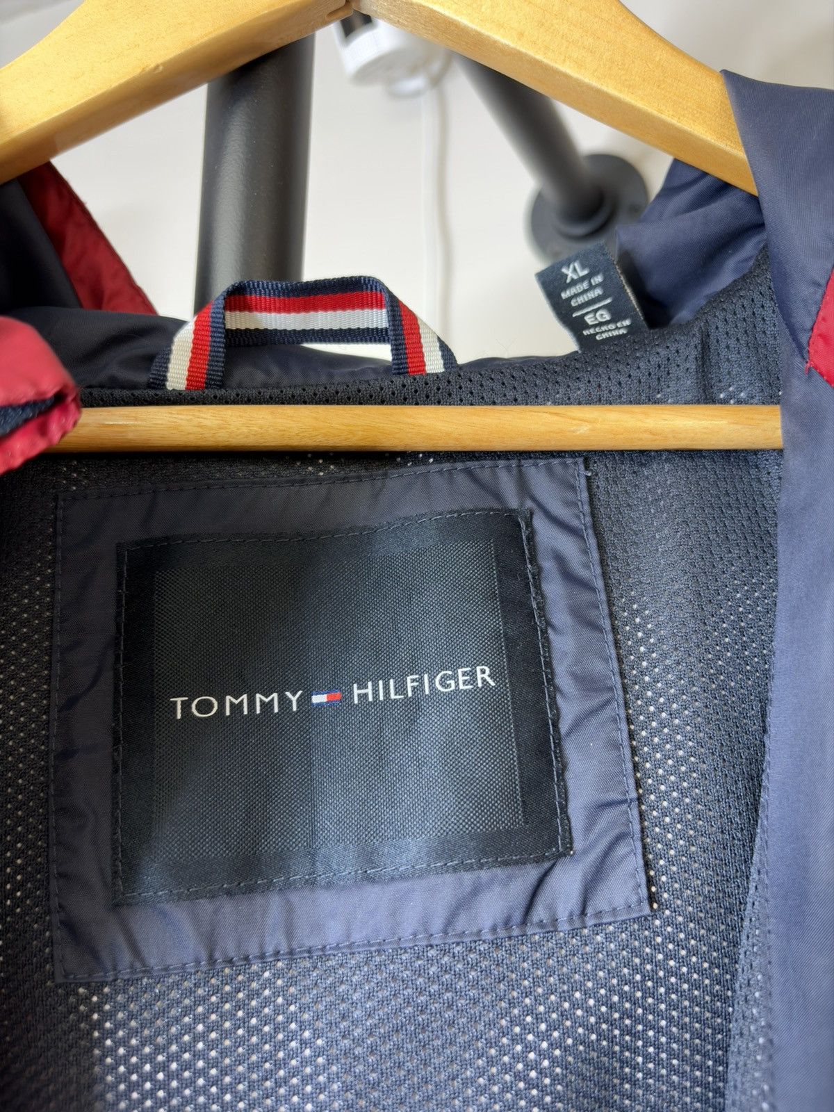 Tommy Hilfiger Red & Navy Tommy Hilfiger Windbreaker Jacket Size US XL / EU 56 / 4 - 3 Thumbnail