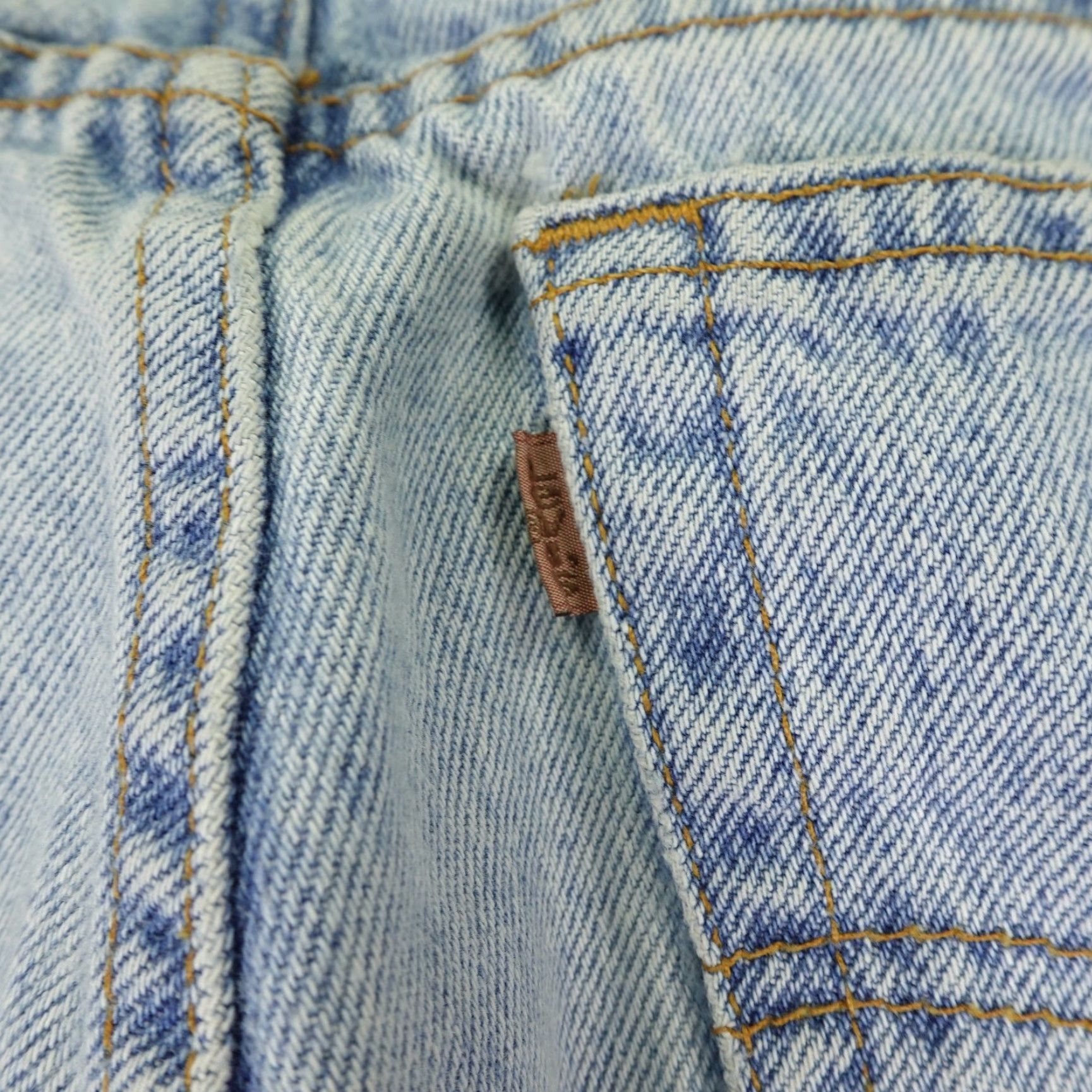 Levi's VINTAGE Levi's Jeans Mens 34x30 Blue Denim 540 Relaxed Light Wash Brown Tab Y2K Logo Pockets 540 Straight Jeans Mens Blue 34x30 Size US 32 / EU 48 - 7 Thumbnail
