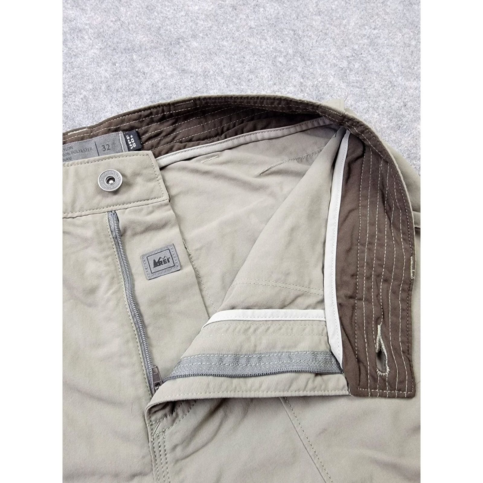 Vintage REI Shorts Bermuda Length 32 Brown Nylon UPF 50+ Pockets Mens Outdoor Vintage Size US 32 / EU 48 - 5 Thumbnail