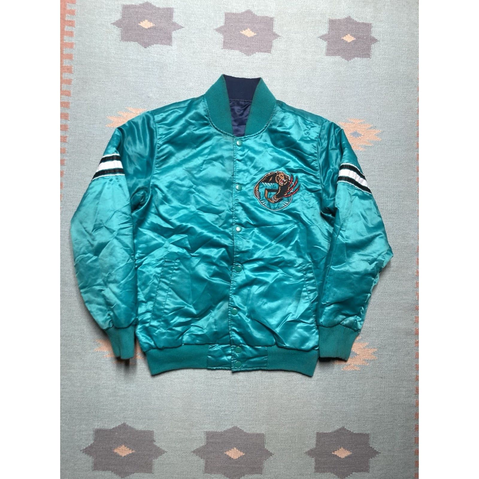 Starter Vintage Starter Satin Reversible Jacket NBA Grizzlies Medium User: Vintage Starter Satin Reversible Jacket NBA Grizzlies Medium Size US M / EU 48-50 / 2 - 3 Thumbnail