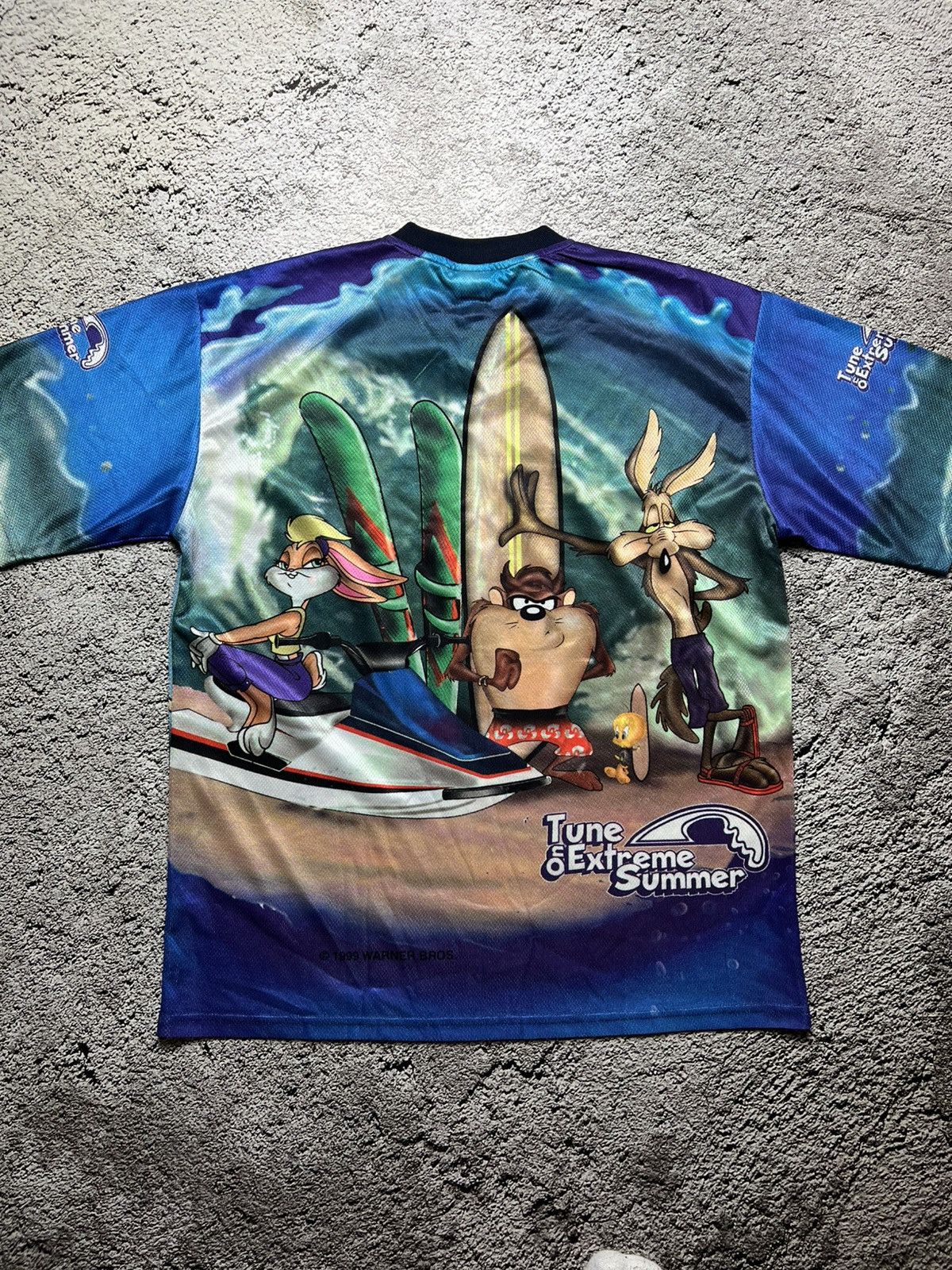 Warner Bros 1999 Looney Tunes tune on extreme summer surf coyote t shirt Size US L / EU 52-54 / 3 - 1 Thumbnail