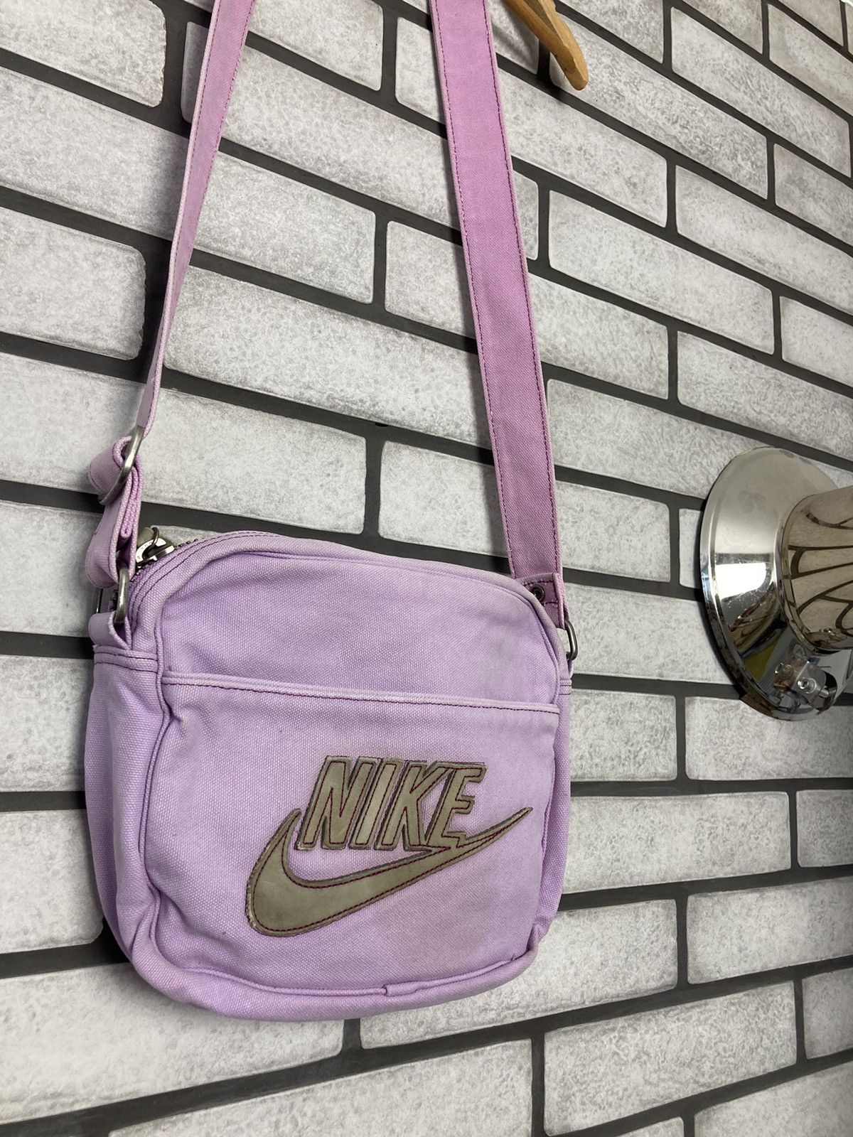 Nike × Vintage 00s Nike Vintage Pink Crossbody Bag Unisex Size ONE SIZE - 1 Thumbnail