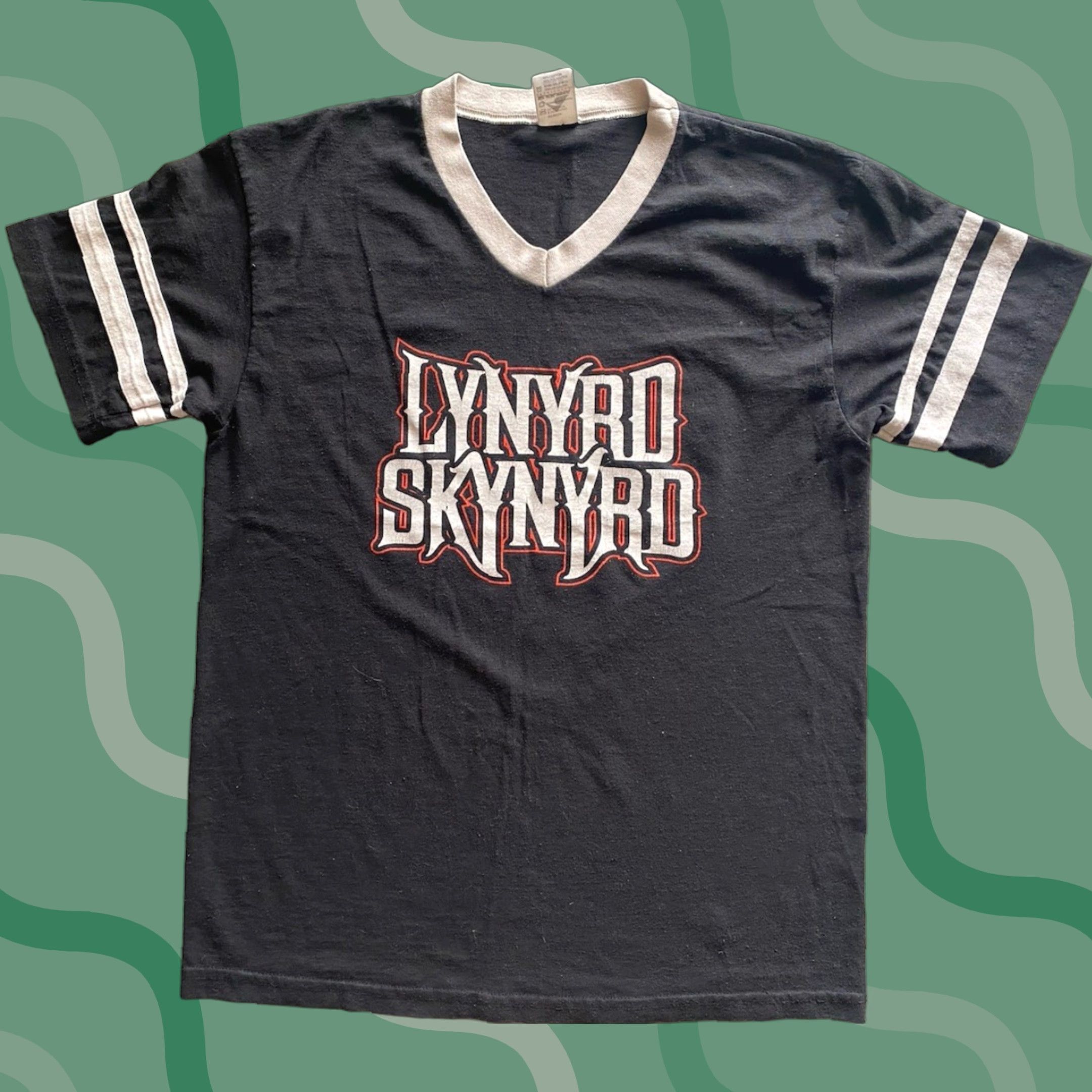 Augusta Sportswear VINTAGE 2018 Lynyrd Skynyrd V Neck T Shirt Mens M Last Of Street Survivors Farewell Tour Size US M / EU 48-50 / 2 - 1 Thumbnail