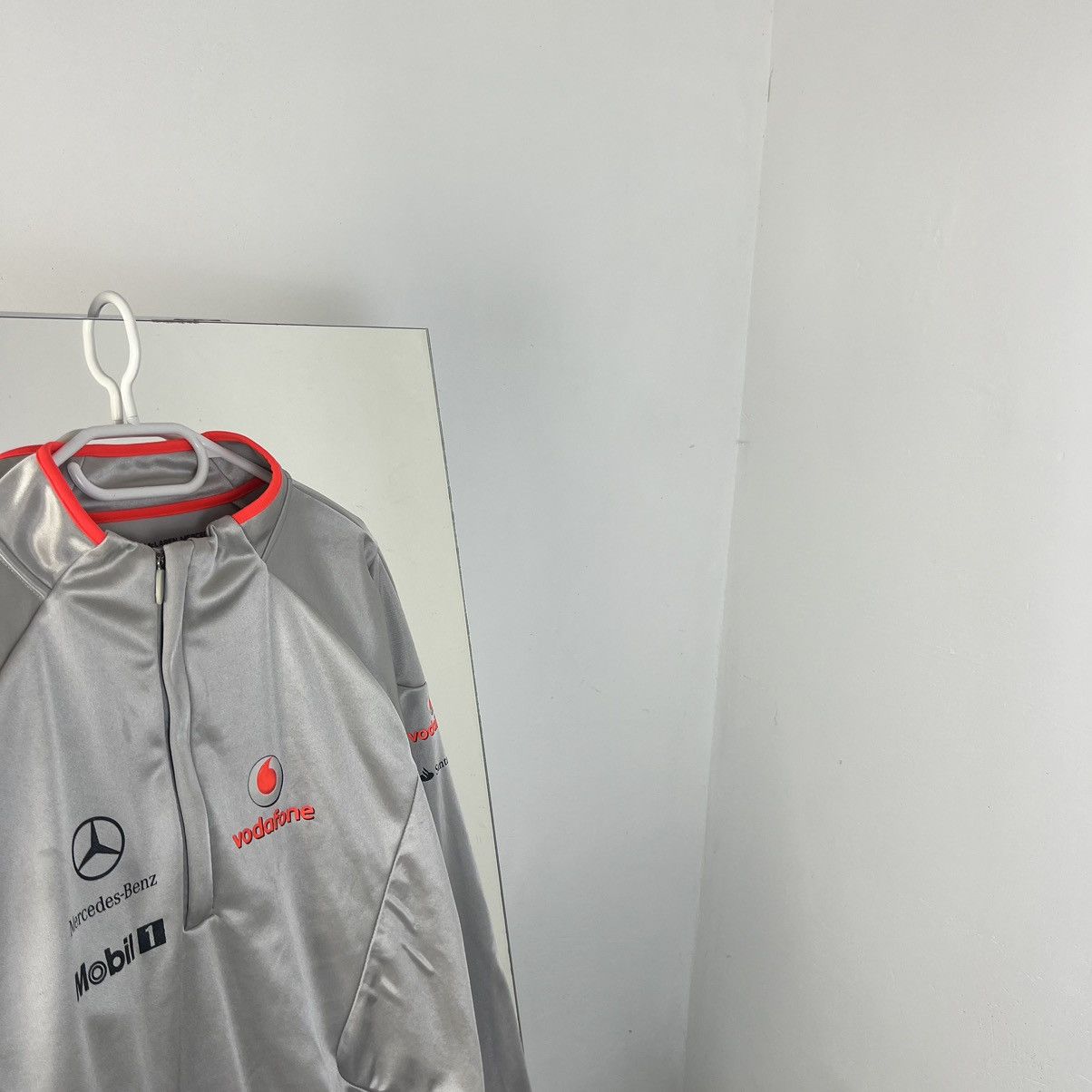 Mercedes-Benz Vintage McLaren Mercedes Vodafone Big Logo Sweatshirt Size US M / EU 48-50 / 2 - 3 Thumbnail