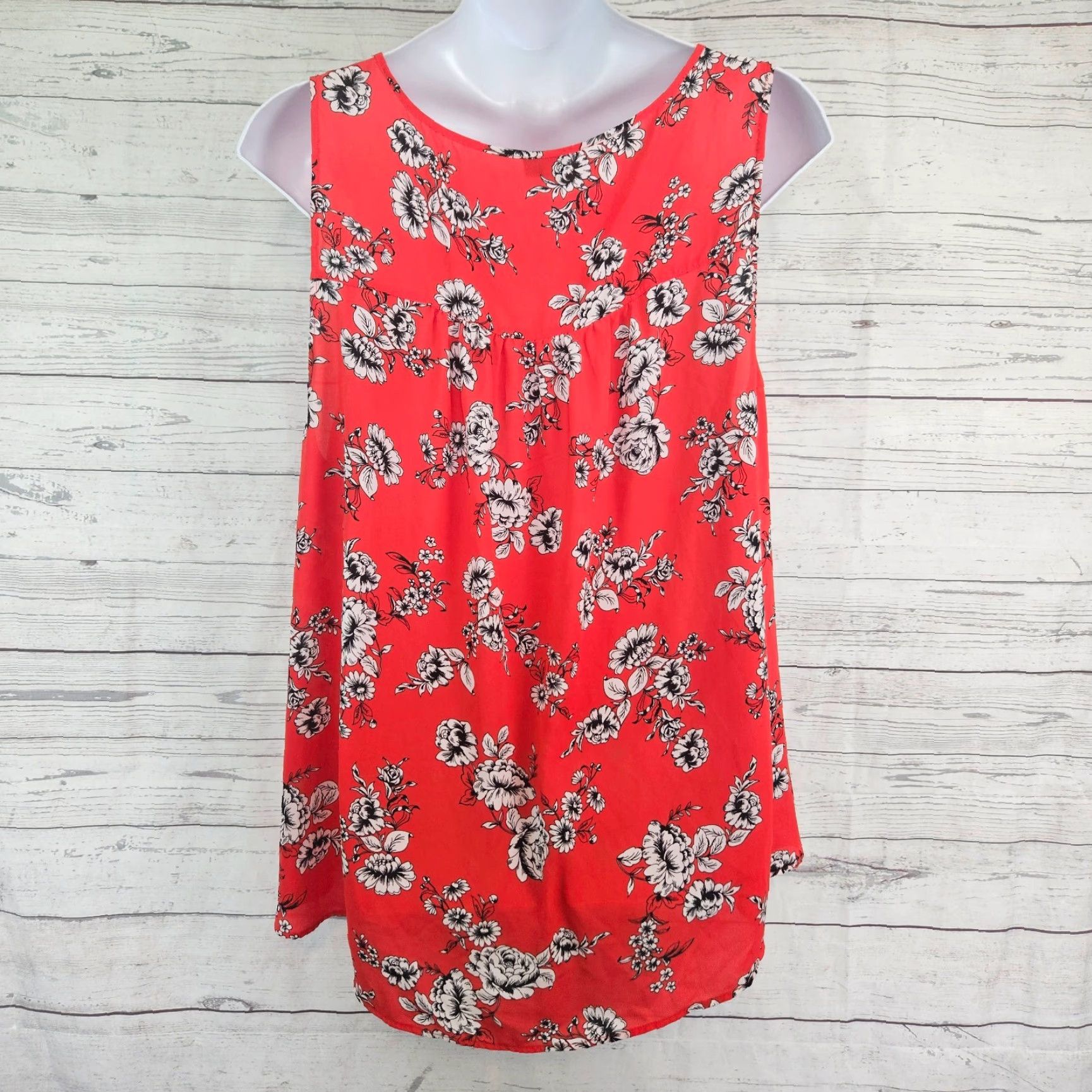 Torrid Torrid Top Sz 5X Red White Floral Sleeveless Keyhole Womens Size XXL / US 16-18 / IT 52-54 - 3 Thumbnail