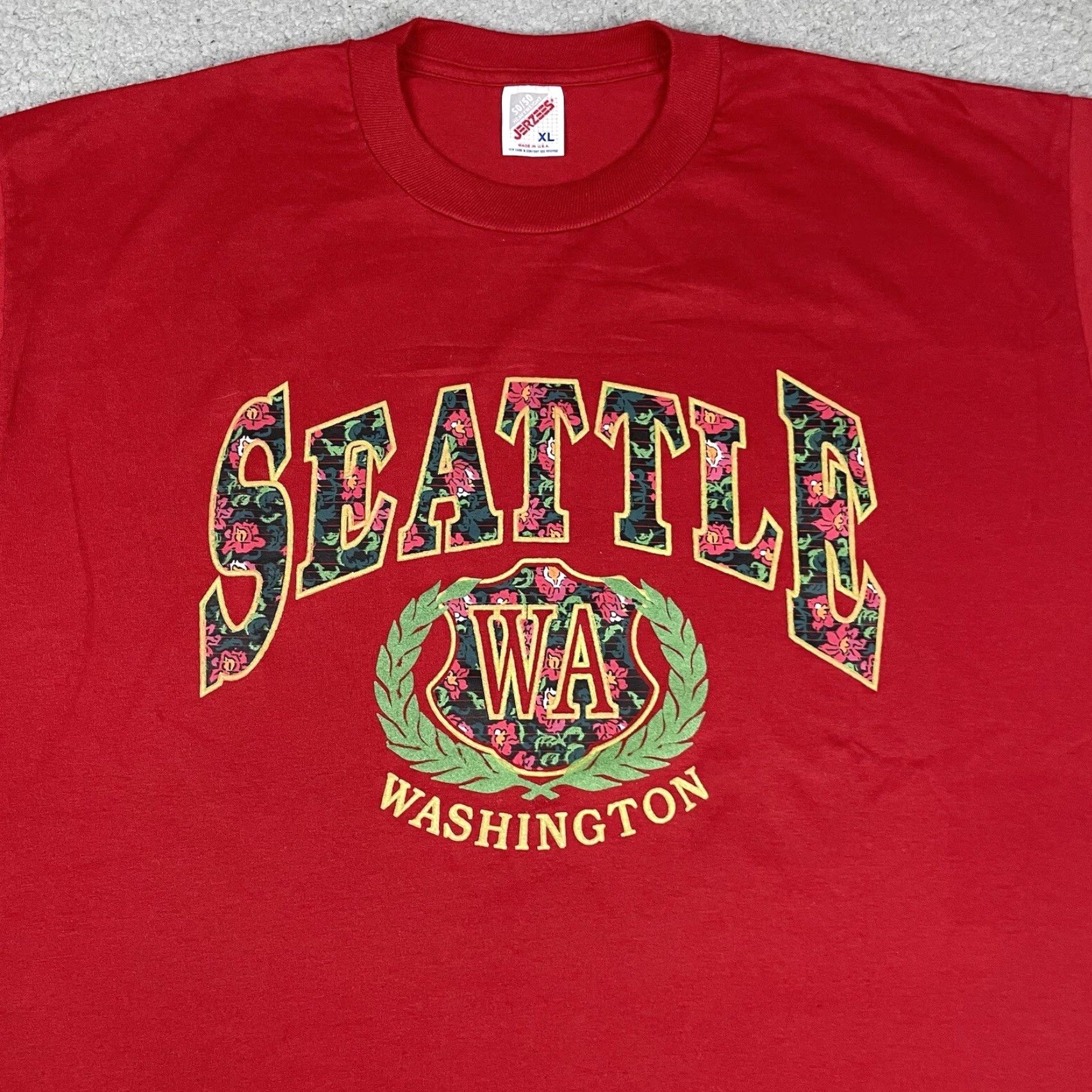 Jerzees VINTAGE Seattle Shirt Mens XL Red 90s Washington WA Souvenir Destination Art EUC Size US XL / EU 56 / 4 - 2 Thumbnail