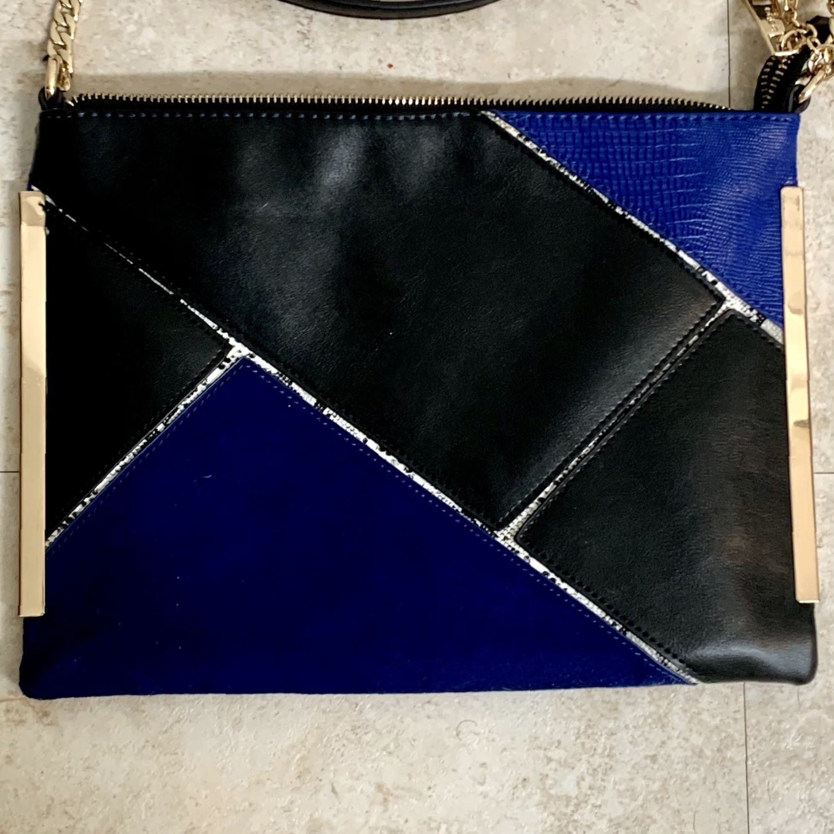 Bebe bebe Crossbody Purse Bag Medium Blue Black Faux Leather Chain Strap Gold Hardware Women Channel Party/Cocktail Size ONE SIZE - 4 Thumbnail