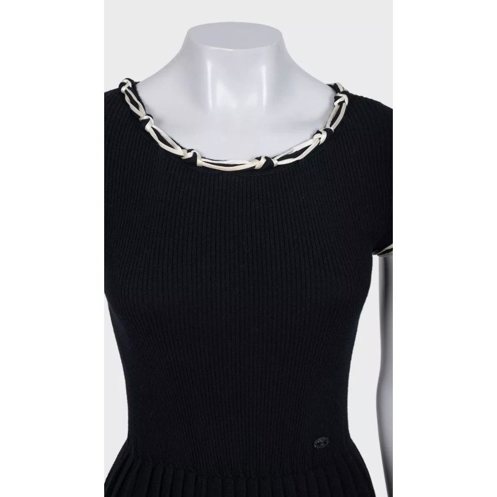 Chanel Chanel Fitted Wool Dress Black Fall 2007 Sz.36 Size XS / US 0-2 / IT 36-38 - 4 Thumbnail