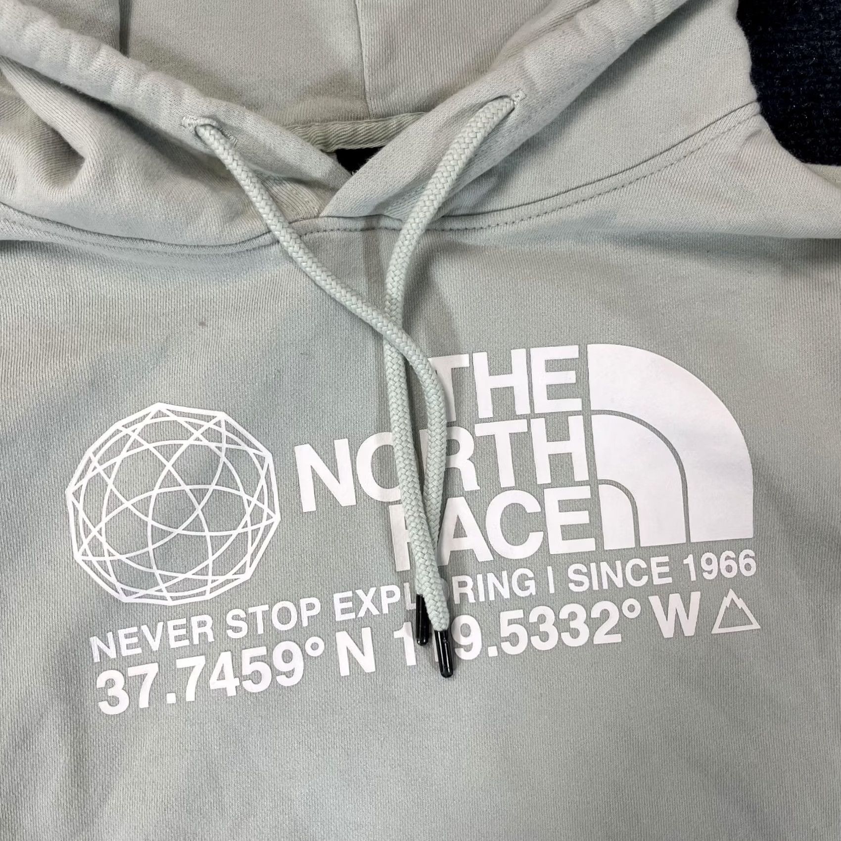 The North Face VINTAGE North Face Hoodie Womens XL Cropped Pullover Sweatshirt Explore Outdoors Size XL / US 12-14 / IT 48-50 - 2 Thumbnail