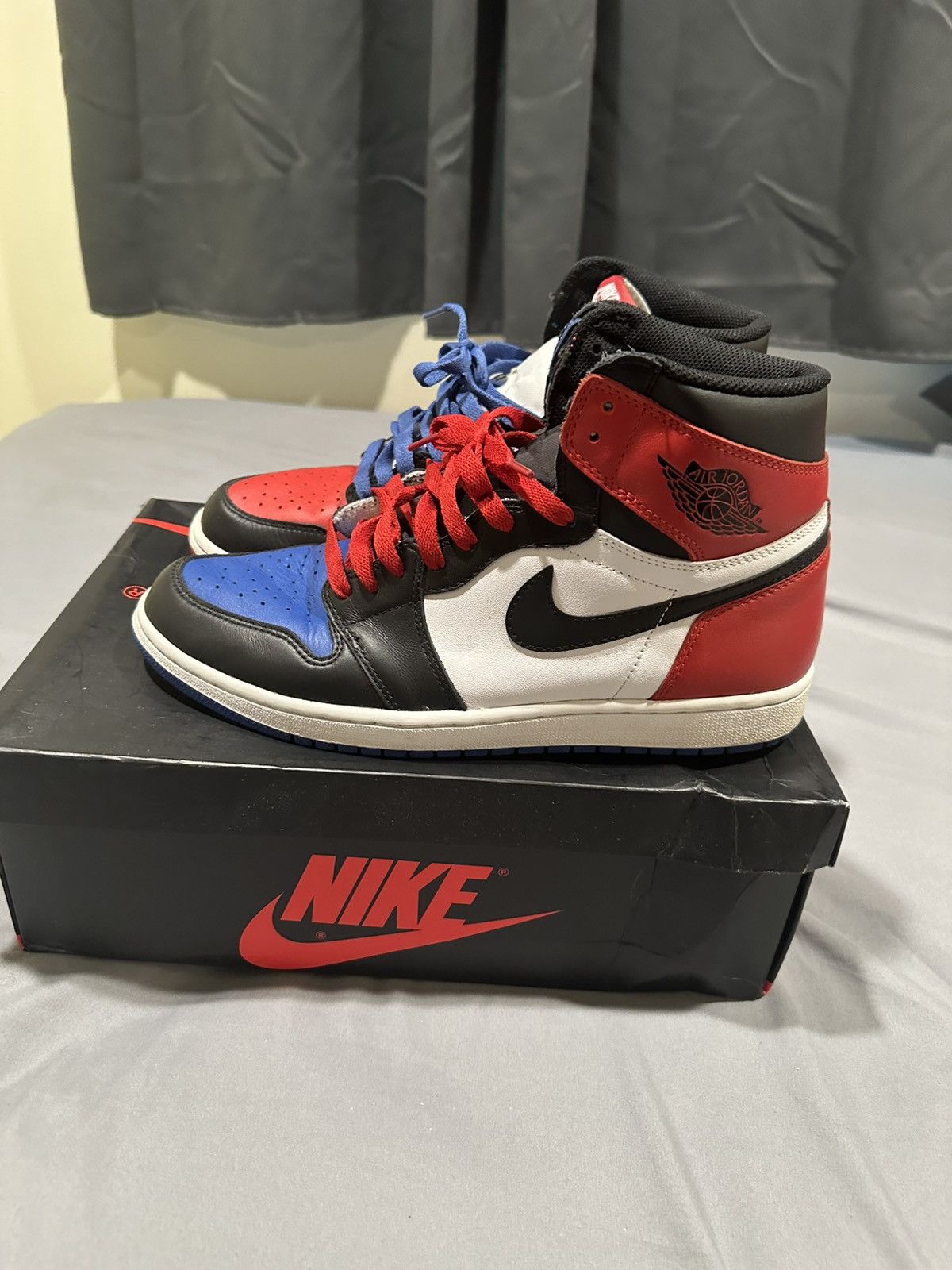 ***RARE JORDAN 1 TOP 3
