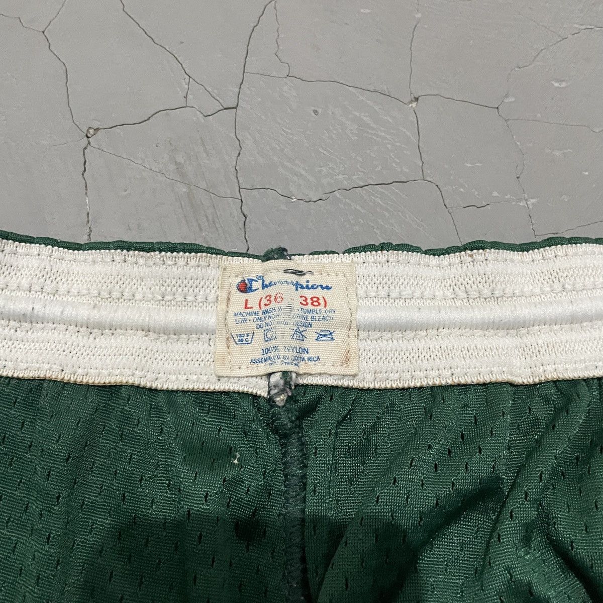 Champion Rare Vintage 70s Champion Gym Shorts University Size US 33 - 2 Thumbnail