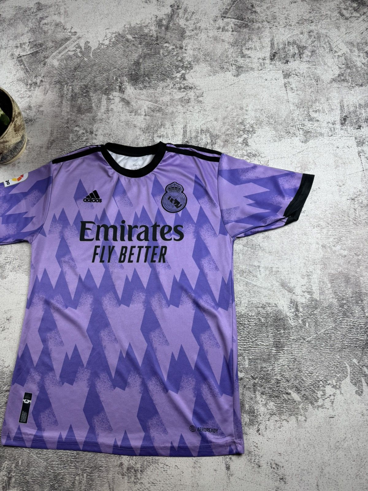 Vintage Real Madrid 2022 2023 Karim Benzema #9 Football Shirt Soccer Jersey T Shirt Tee Size US L / EU 52-54 / 3 - 4 Thumbnail