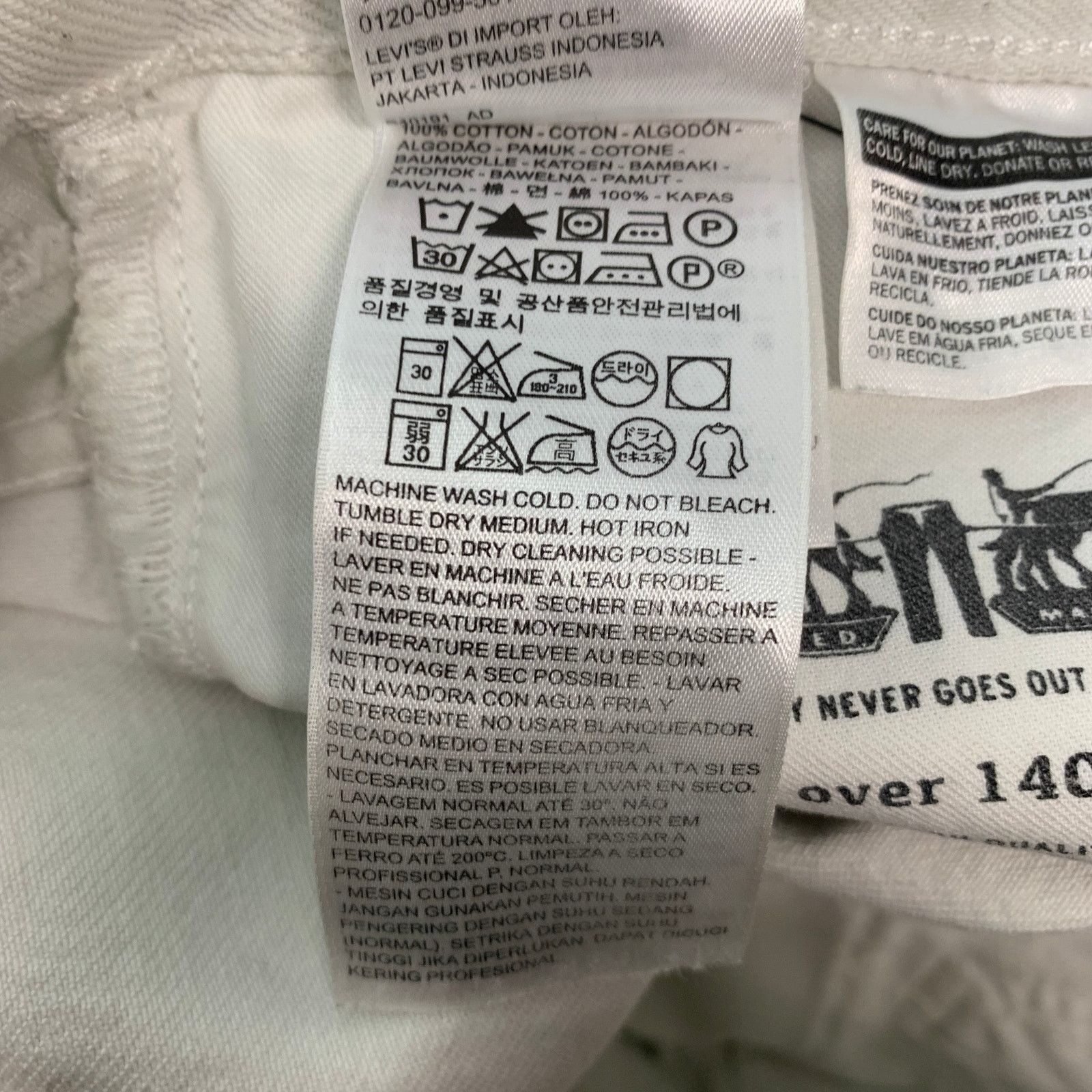 Vetements VETEMENTS Size 32 White Light Blue Cotton Button Fly Jeans Size US 32 / EU 48 - 10 Thumbnail