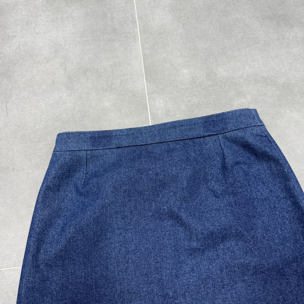 Burberry × Vintage Vintage Burberry Women Denim Skirt Size 40 Made in France Size 28" / US 6 / IT 42 - 14 Thumbnail