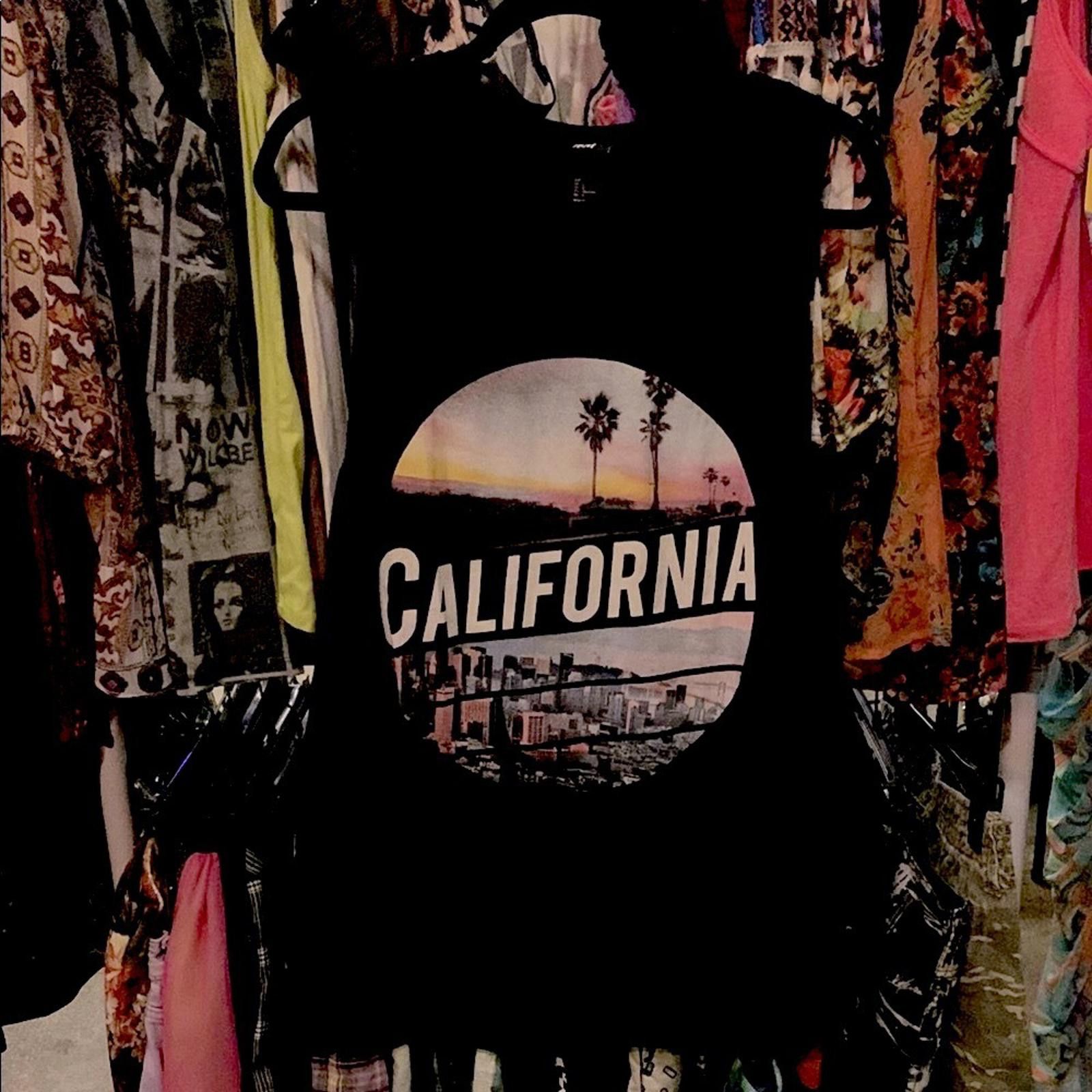 H&M H&M Black Muscle Tee California Graphic Size US L / EU 52-54 / 3 - 1 Thumbnail
