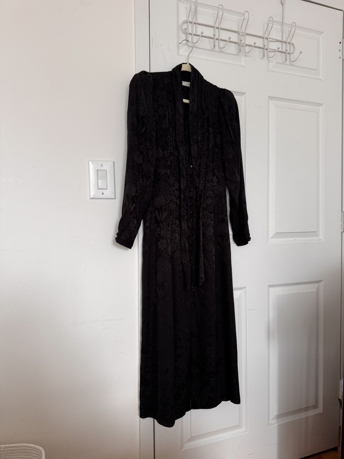 Aritzia aritzia long sleeve padded shoulder silk dress US4 Size S / US 4 / IT 40 - 1 Thumbnail