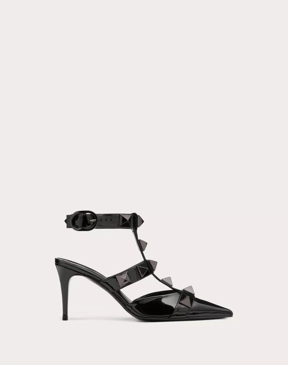 Valentino o1s1wg110625 Roman Stud Pump In Patent Leather in Black Size US 6 / IT 36 - 1 Thumbnail