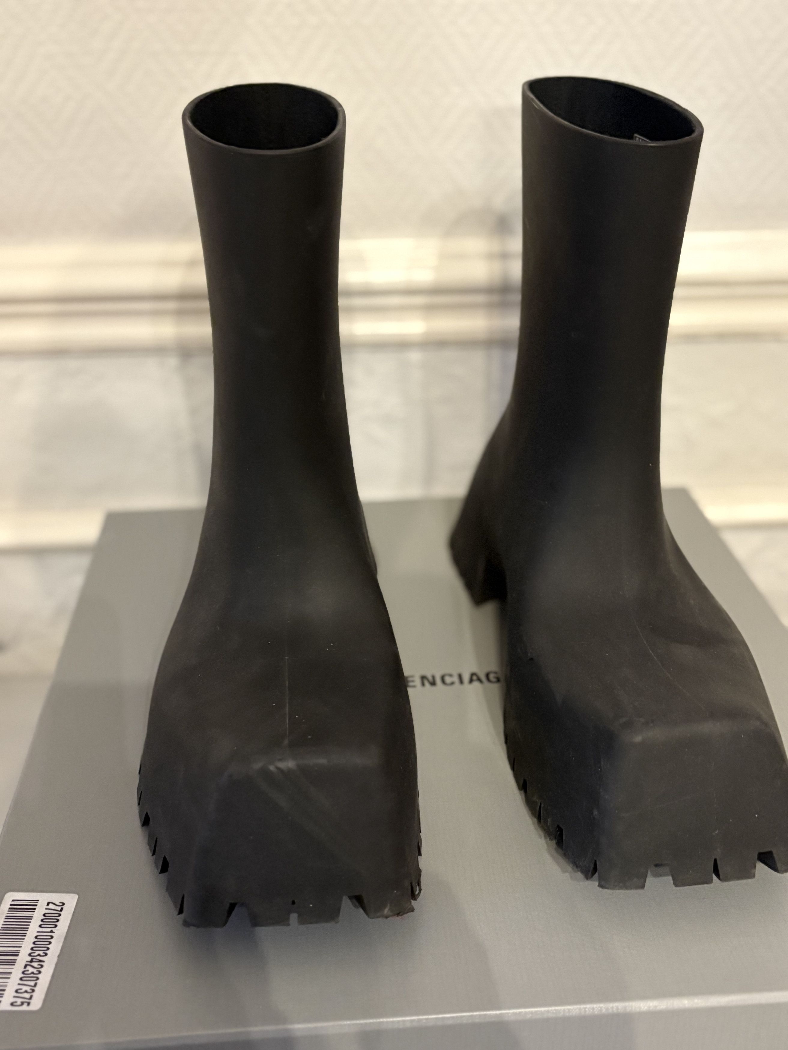 Balenciaga (dont just buy send offers) Balenciaga Trooper rubber boot Size US 11 / EU 44 - 1 Thumbnail