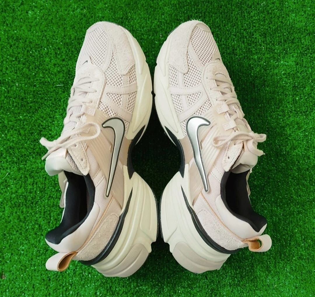 Nike Shoes Nike V2K Run Unisex Size US 11.5 / EU 44-45 - 4 Thumbnail